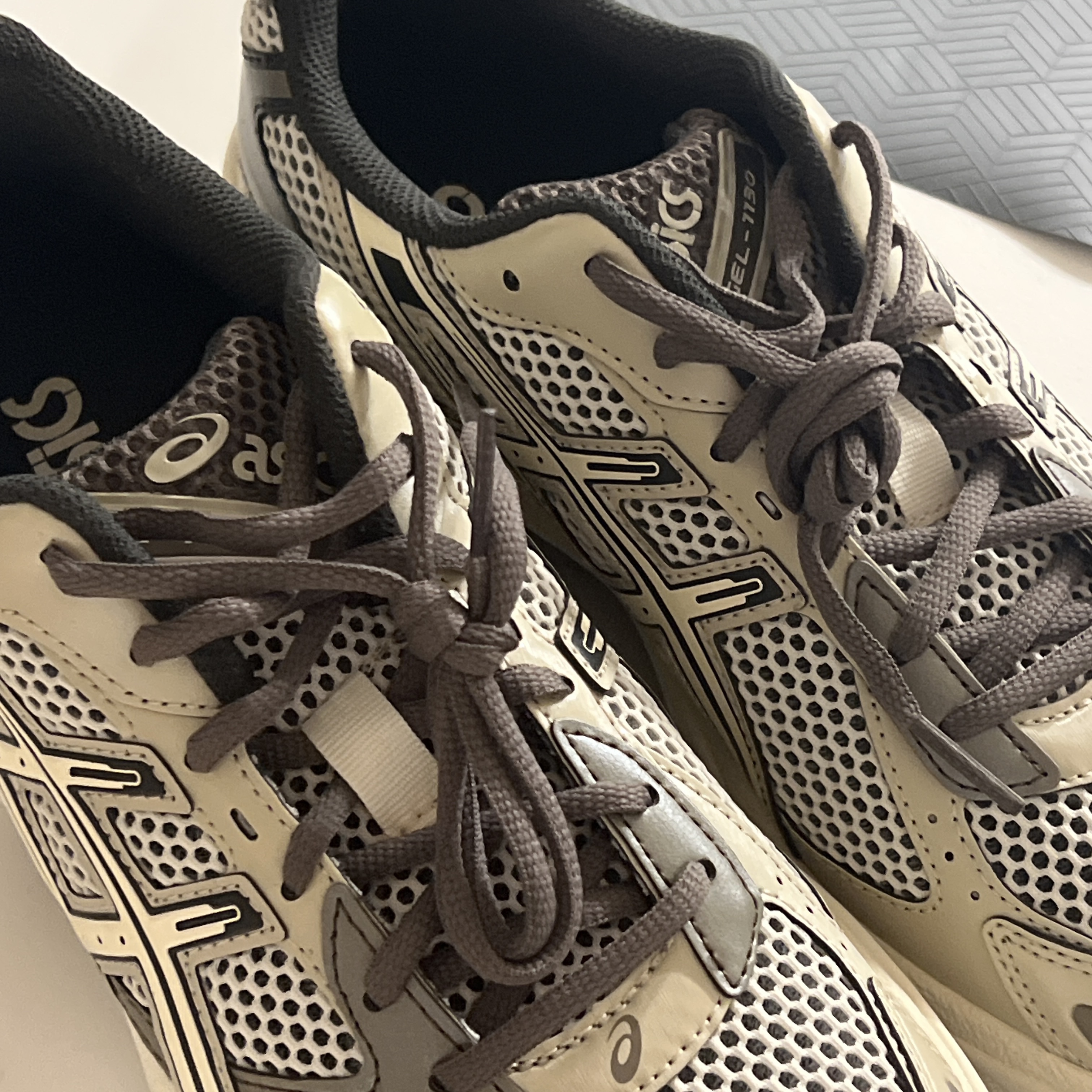 Asics Gel-1130 Birch Dark Taupe - Korea Exclusive 착용 스타일