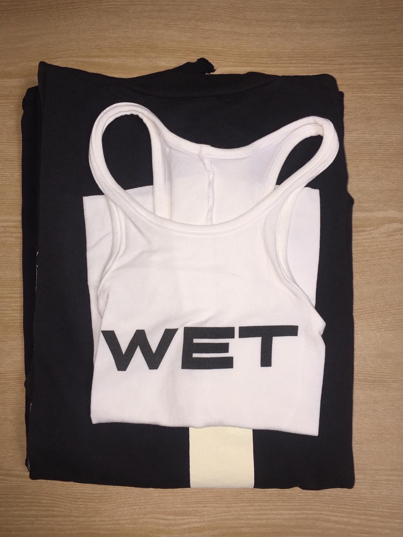 Yeezy One Box T-Shirt Black, Yeezy Vultures Long T-Shirt Black 착용 스타일 - 1