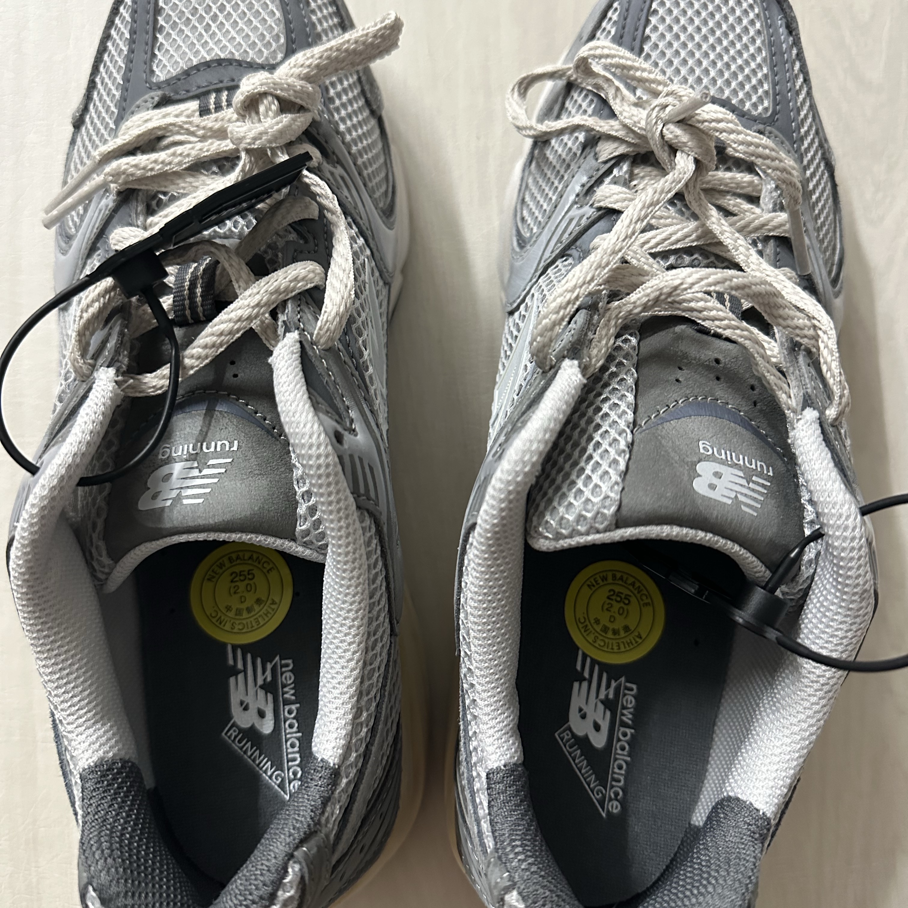 New Balance 530 Premium Vintage Grey Matter 착용 스타일