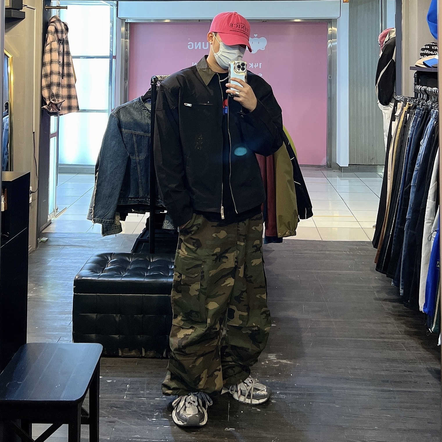 Balenciaga 3XL Sneakers Grey White Red 착용 스타일 - 2