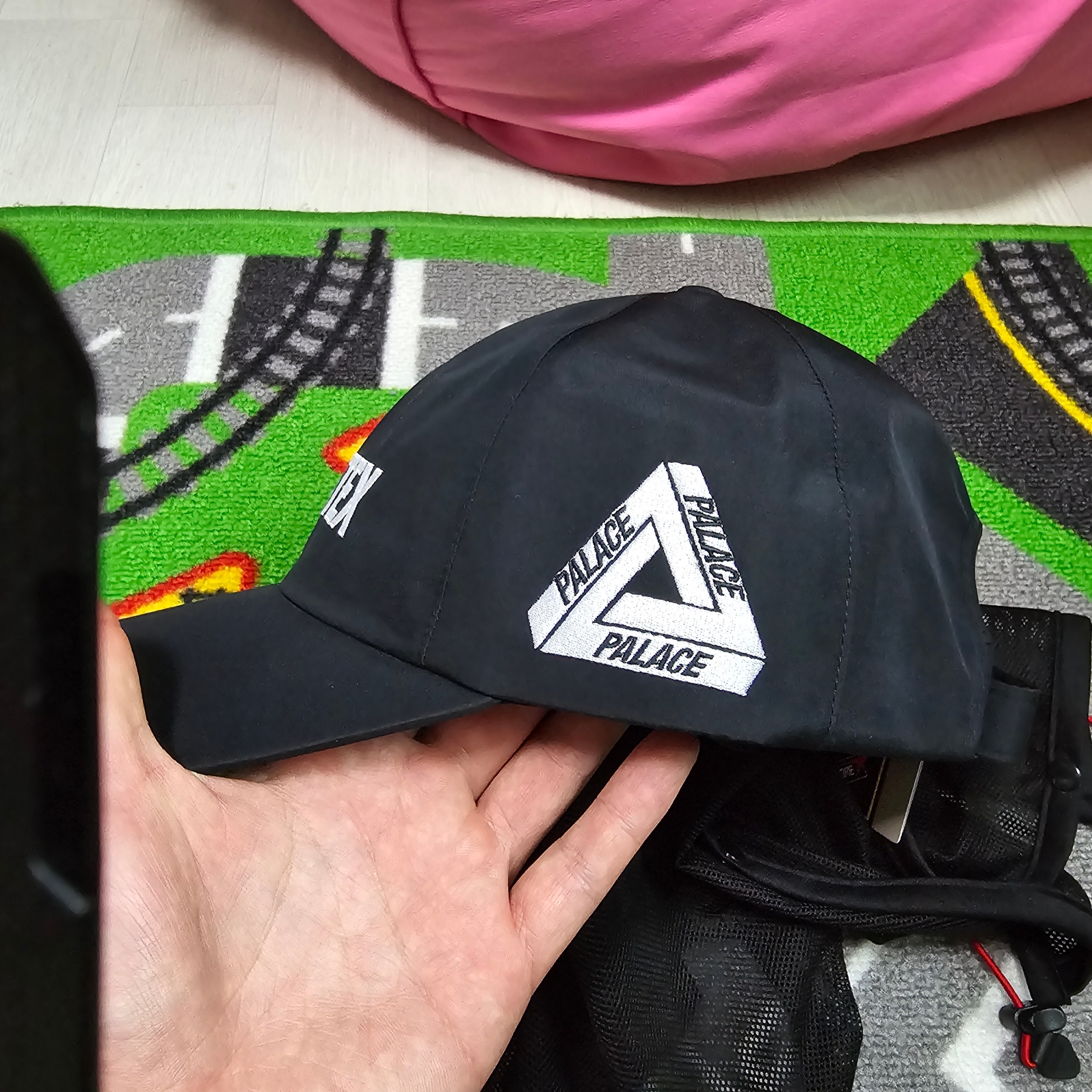 Palace Gore-Tex 3L 6-Panel Black - 24SS 착용 스타일 - 3