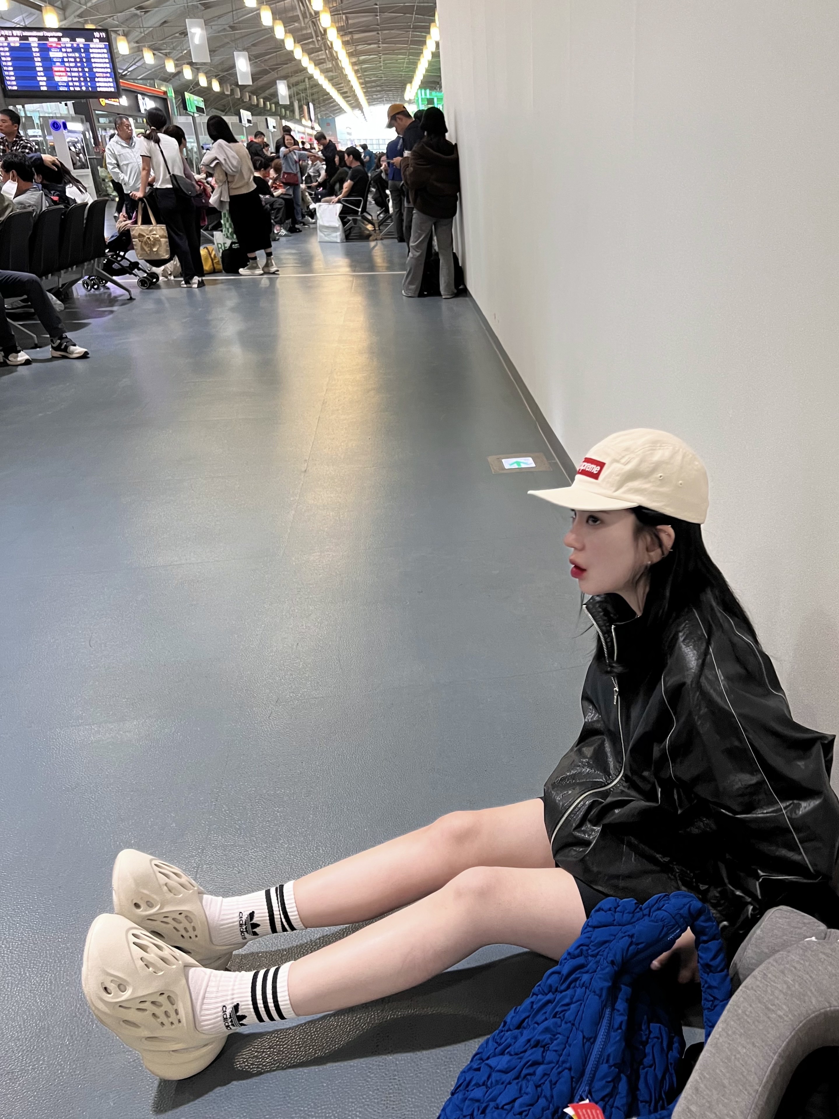 Adidas Yeezy Foam RNNR Ararat 착용 스타일 - 3