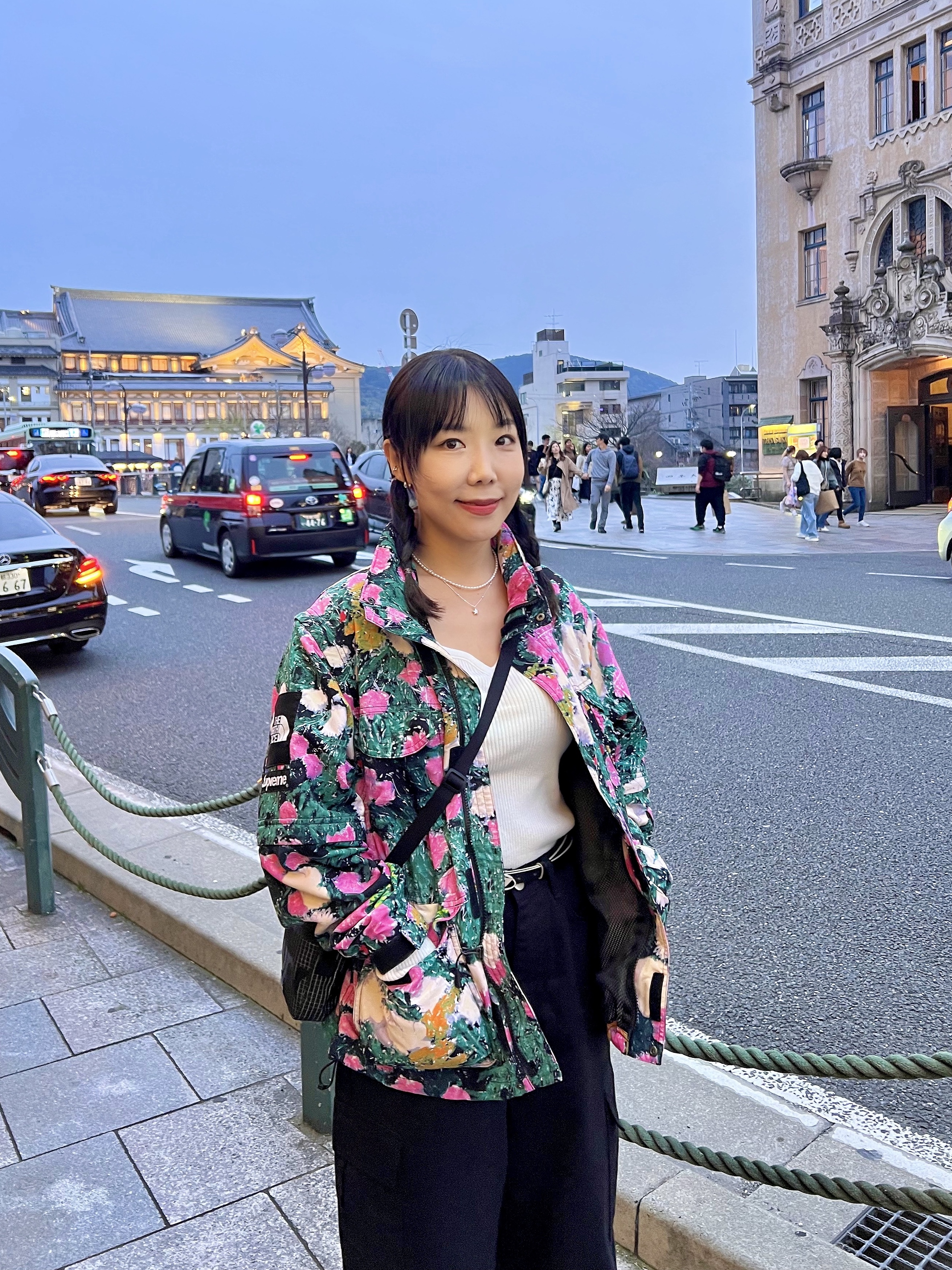 Supreme x The North Face Trekking Convertible Jacket Flowers - 22SS, New Balance 1906R Black Silver Metallic 착용 스타일 - 2