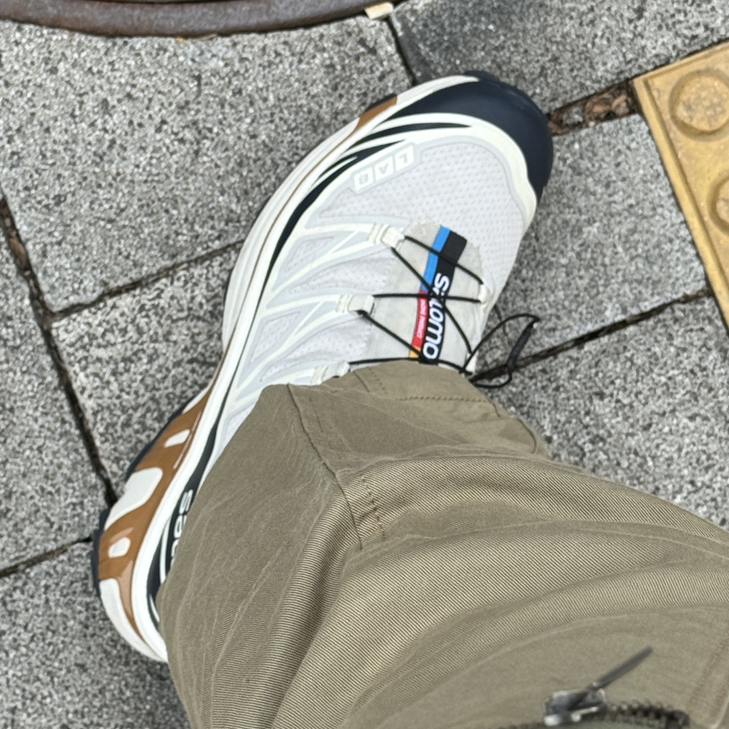 Salomon XT-6 Lunar Rock Dark Sapphire 착용 스타일