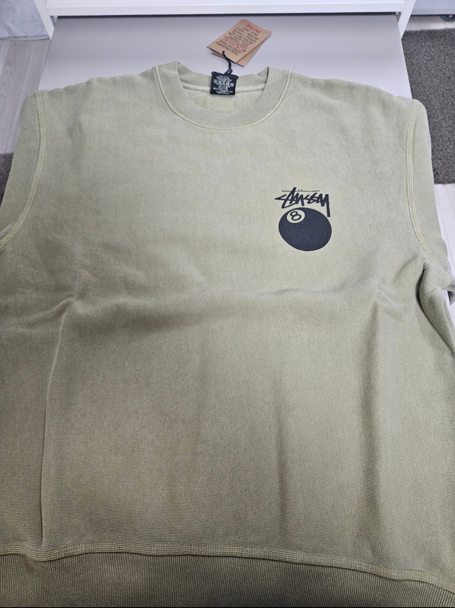 Stussy 8 Ball Crew Pigment Dyed Natural, Stussy 8 Ball Crew Pigment Dyed Black 착용 스타일 - 1
