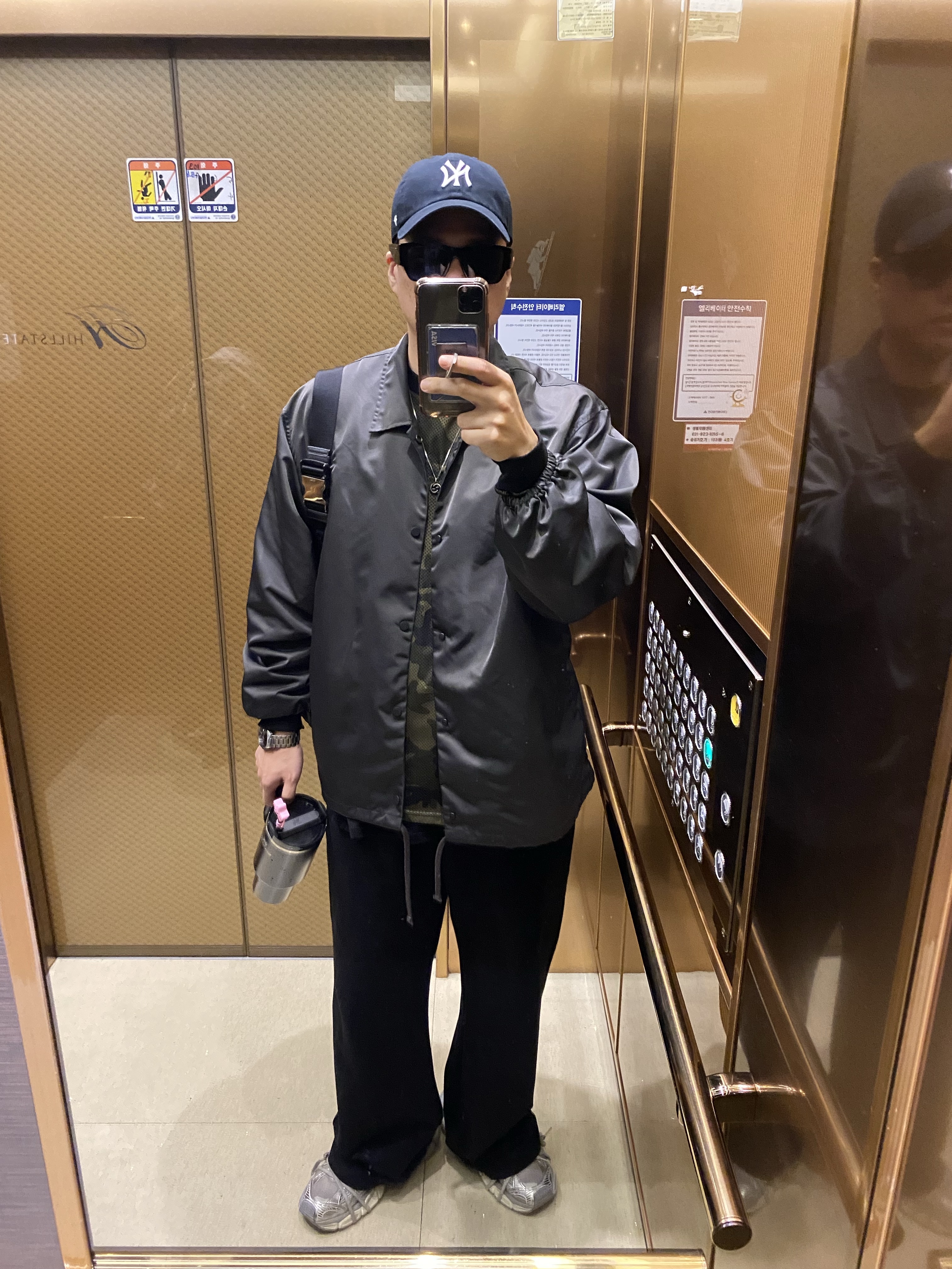 47 Brand New York Yankees BW Clean Up Black, Balenciaga 3XL Sneakers Light Beige 착용 스타일 - 1