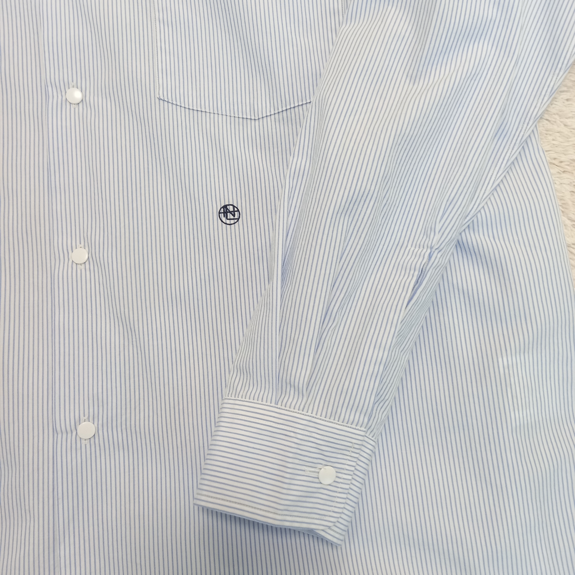 Nanamica Button Down Stripe Wind Shirt Navy 착용 스타일 - 4