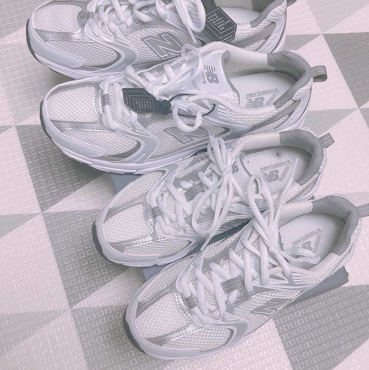 New Balance 530 White Silver 착용 스타일 - 2
