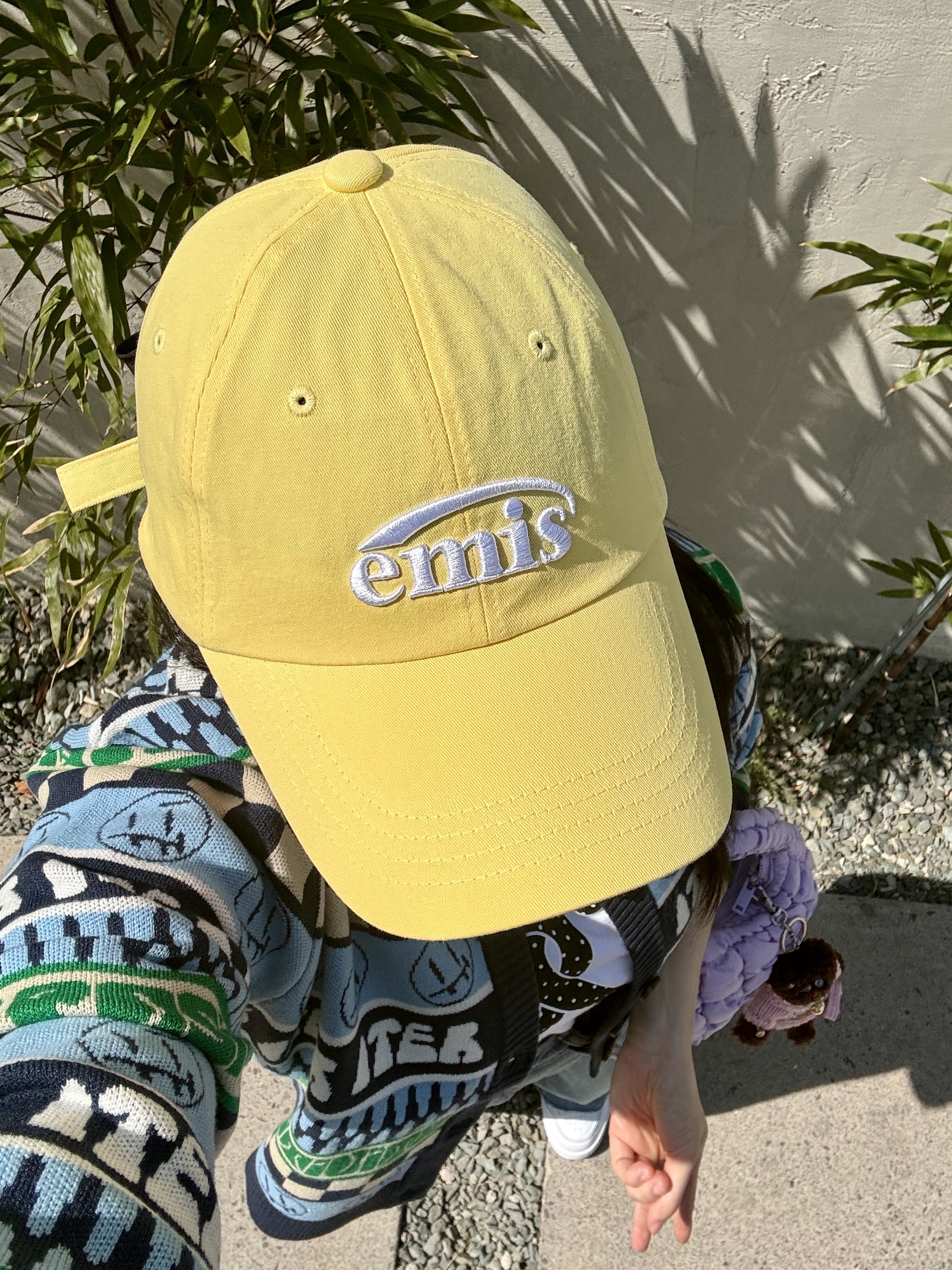COS Quilted Micro Bag Purple, Emis New Logo Ball Cap Yellow 착용 스타일 - 2