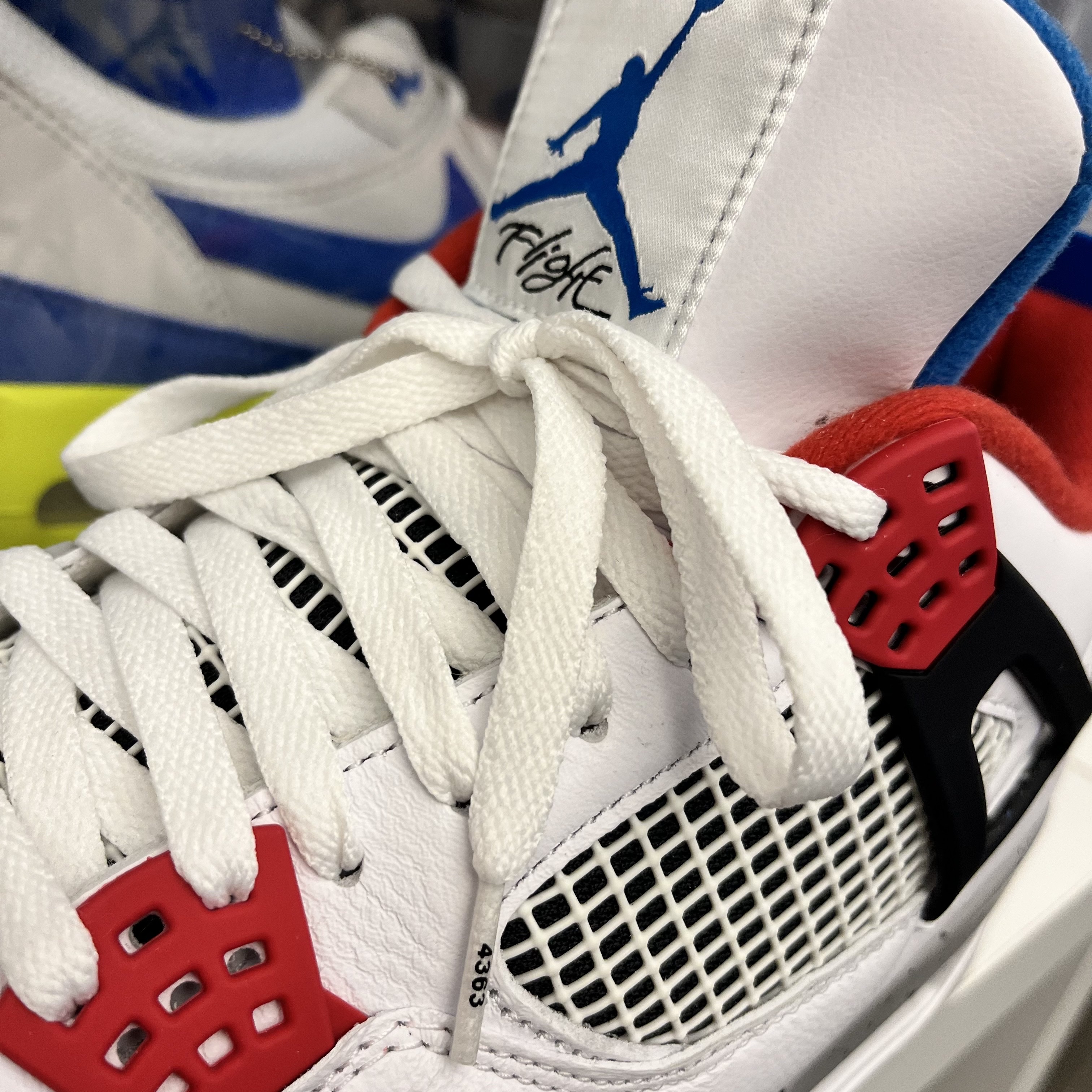 Jordan 4 Retro What The 4 착용 스타일 - 1