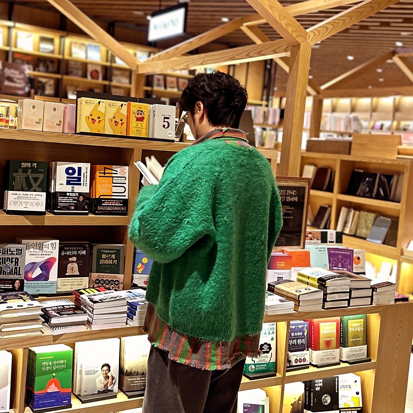 Saint Mxxxxxx × Denim Tears Check Flannel Shirt Green Red - 23AW, Saint Mxxxxxx Cardigan Mohair Green - 23AW 착용 스타일 - 2