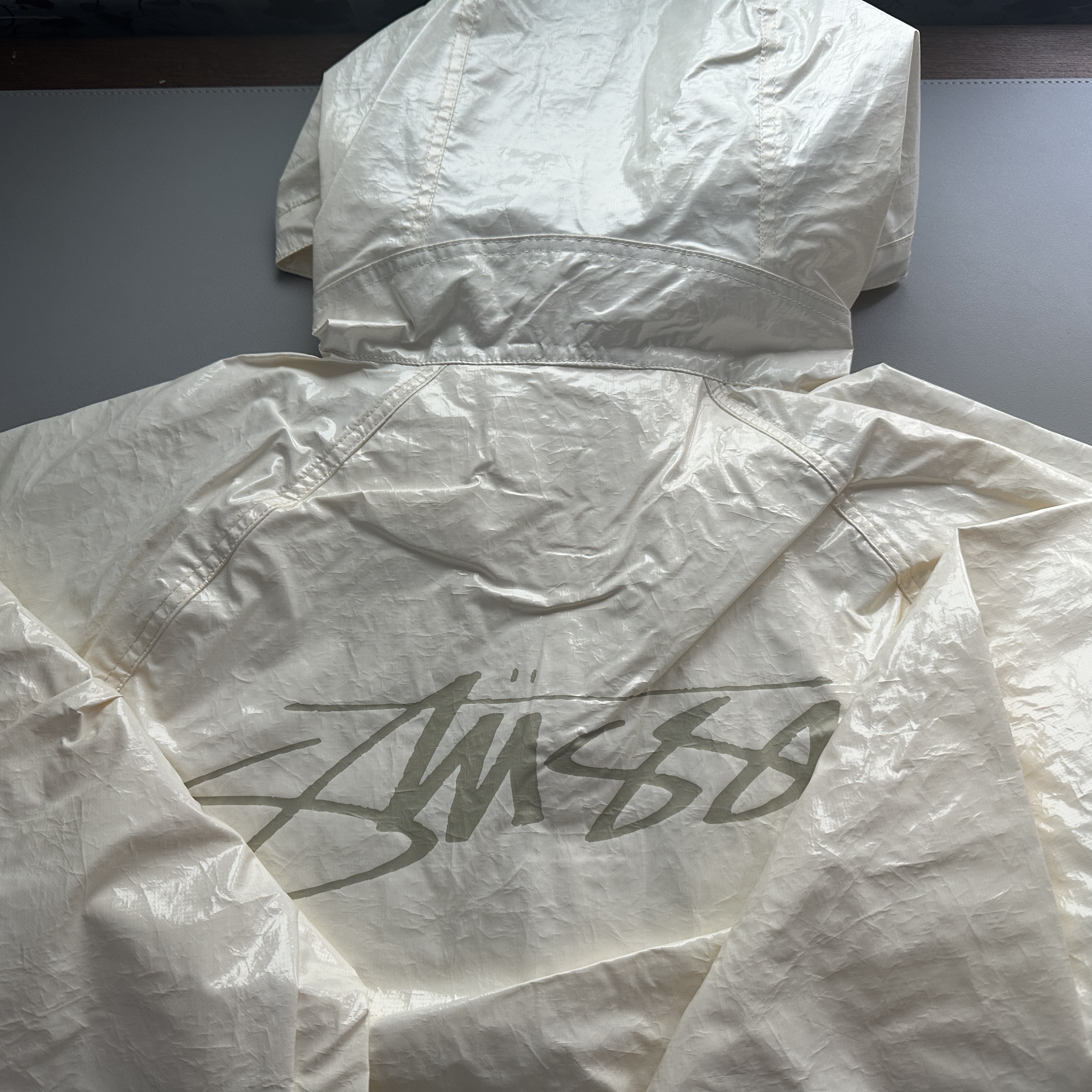 Stussy Beach Shell Coated Ripstop Bone 착용 스타일