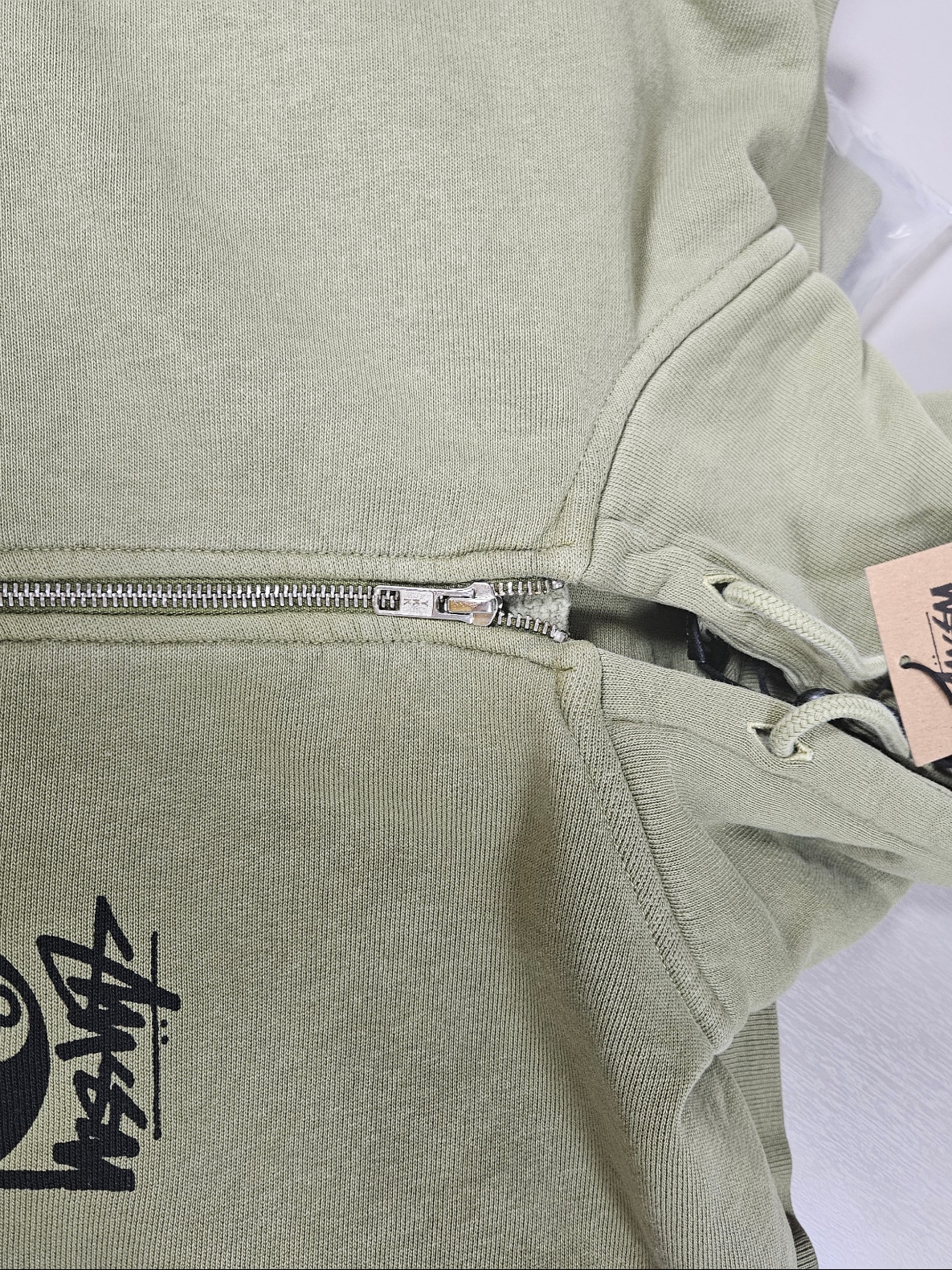 Stussy 8 Ball Pigment Dyed Zip Hoodie Olive 착용 스타일 - 1