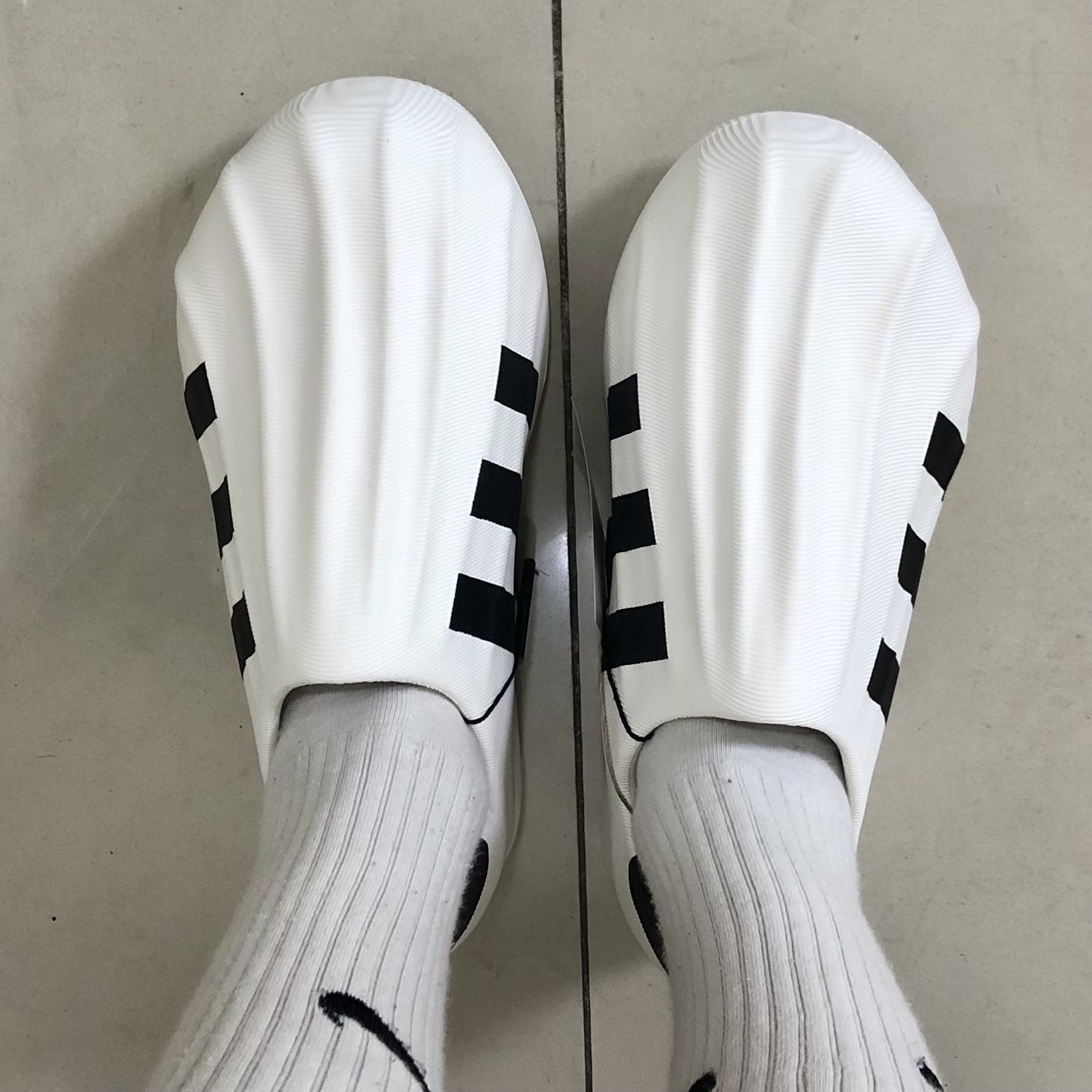 Adidas Adifom Superstar Core White 착용 스타일