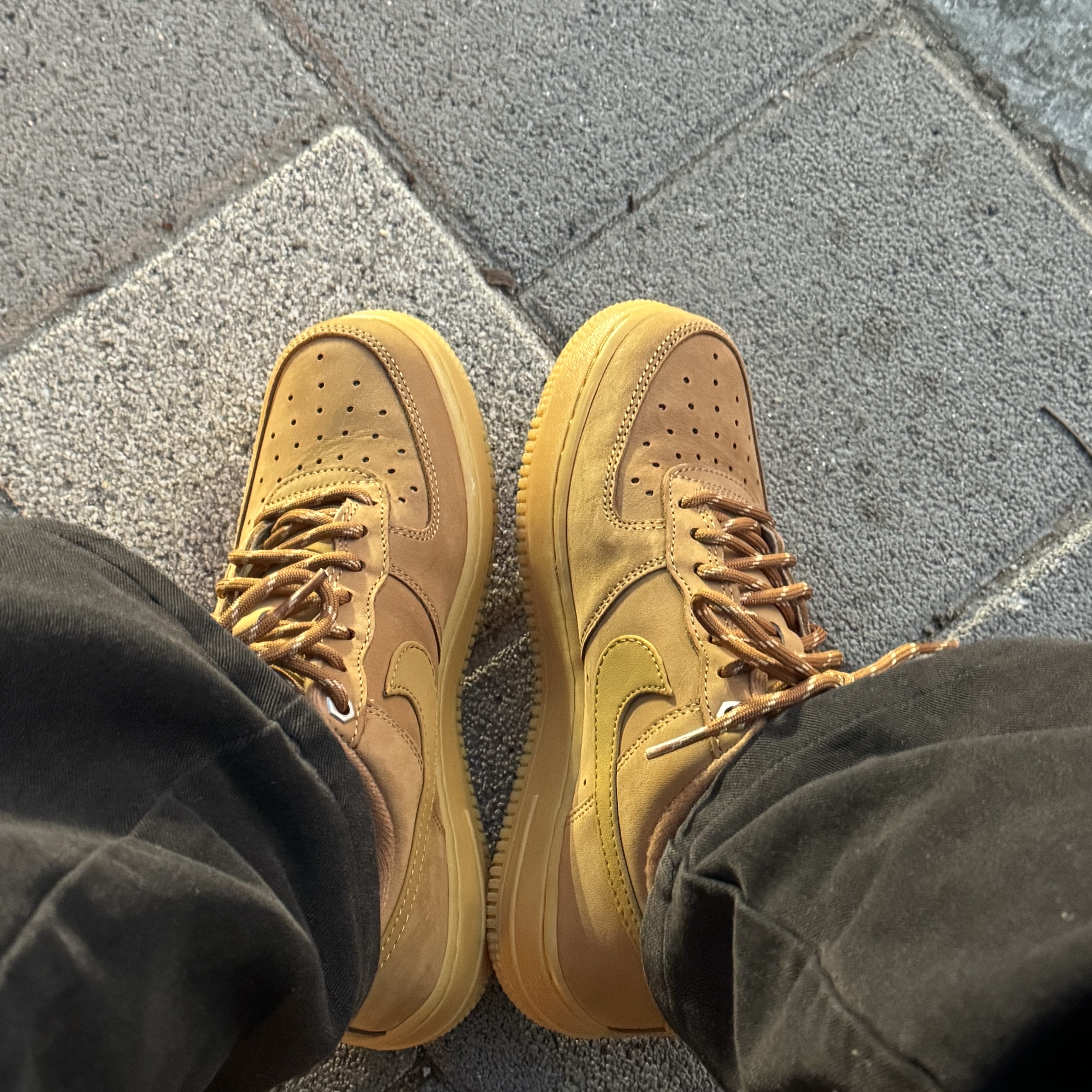 Nike Air Force 1 '07 WB Flax 착용 스타일