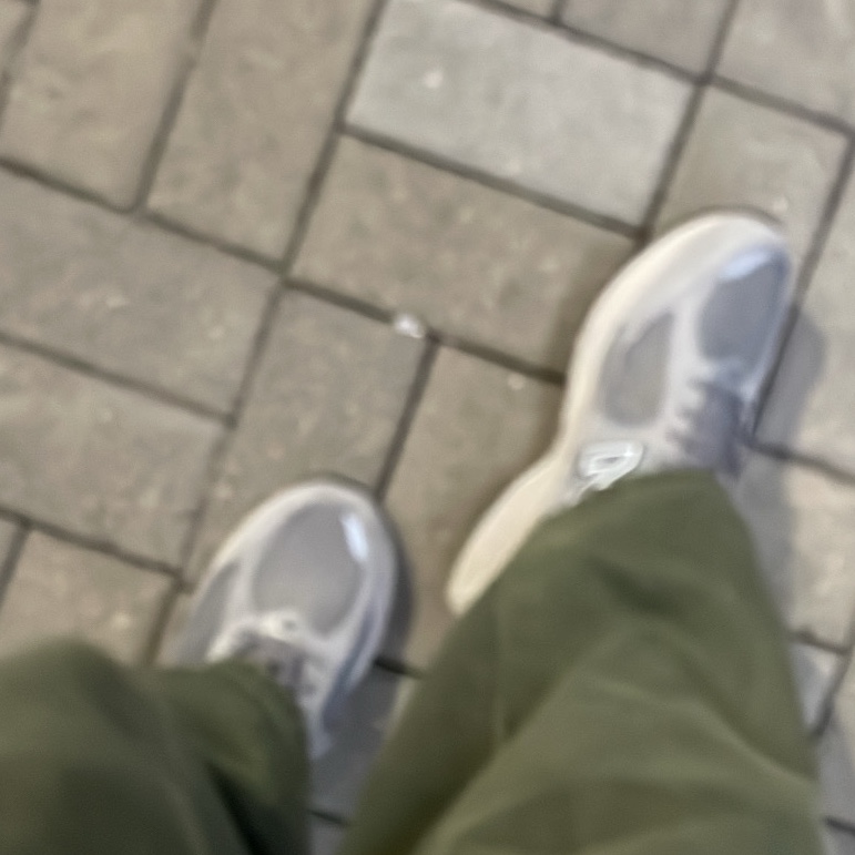 New Balance 2002R Grey 착용 스타일 - 2