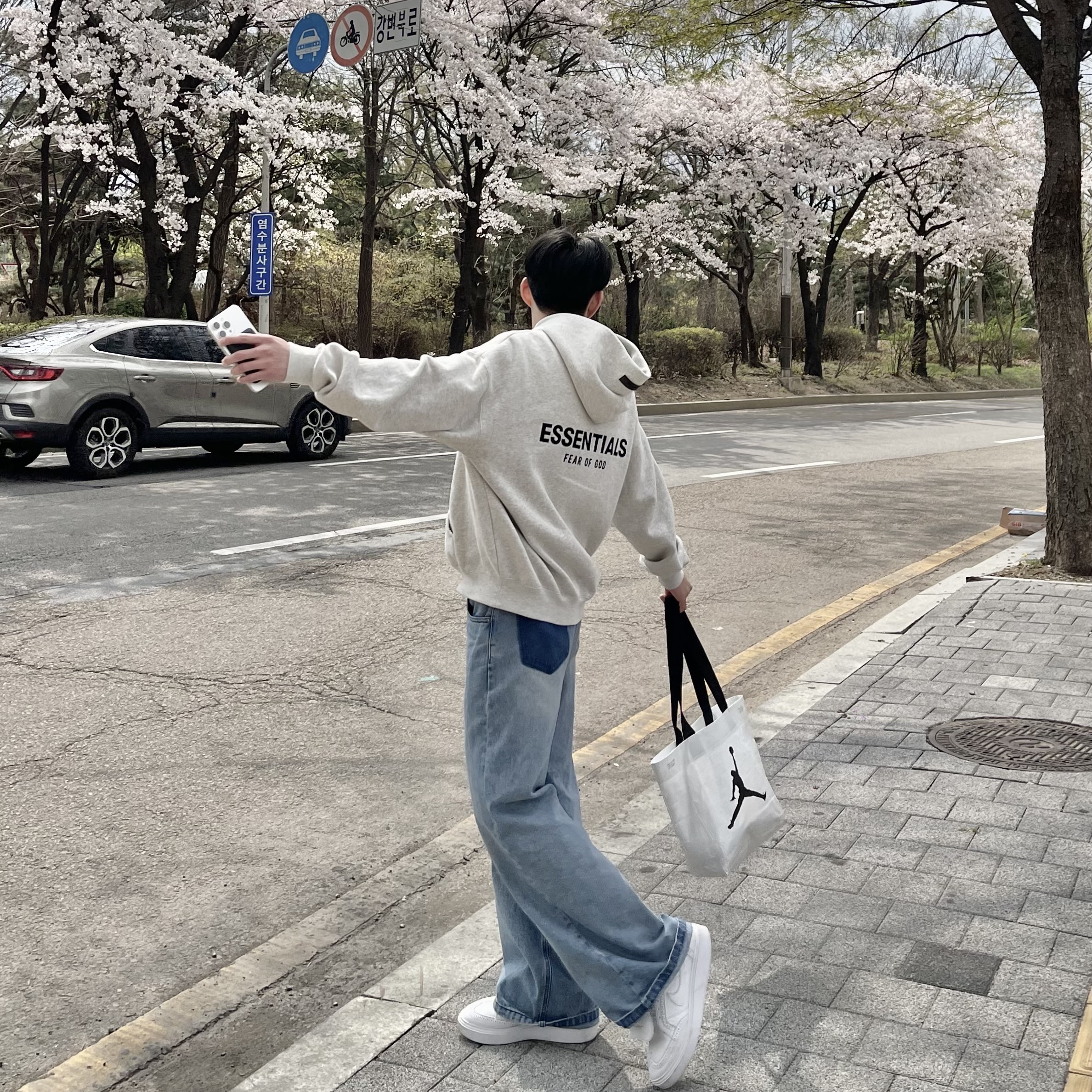 Essentials The Core Collection Hoodie Light Oatmeal 착용 스타일 - 1