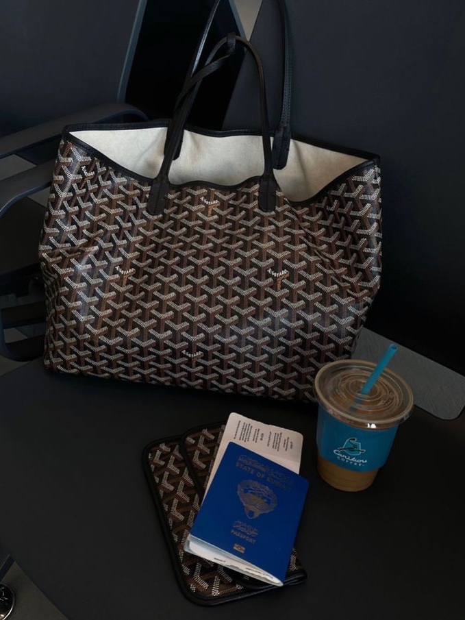 Goyard Saint Louis PM Bag Black, Goyard Saint Louis PM Bag Navy Blue 착용 스타일 - 6
