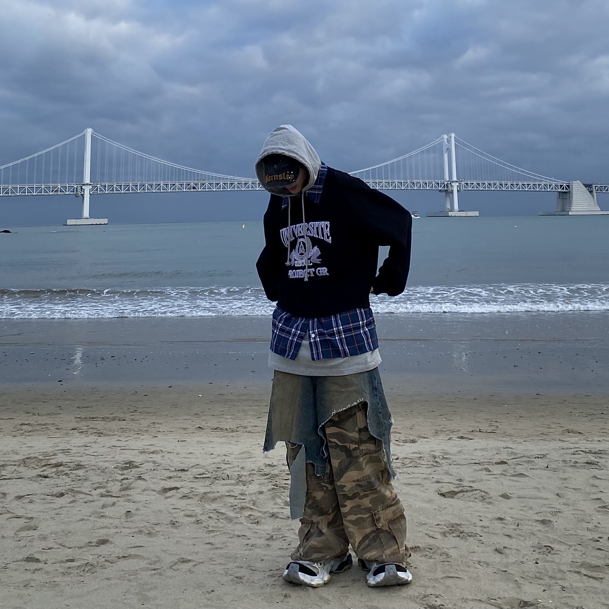Project G/R 3 Layered Top Black, Project G/R Layered Cargo Denim Pants Blue Camo 착용 스타일 - 2