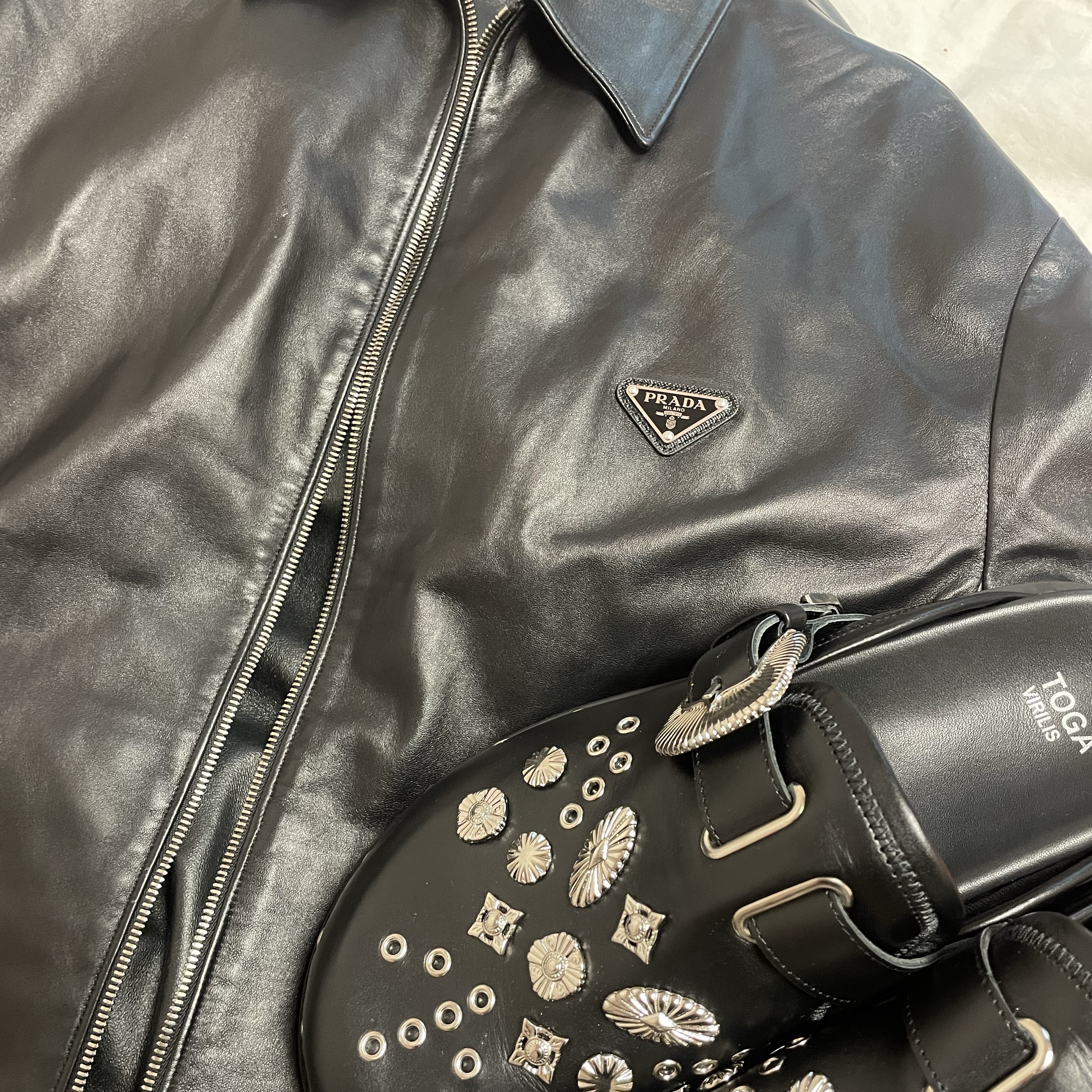 Prada Nappa Leather Blouson Jacket Black, Toga Virilis AJ1066 Mules Leather Black 착용 스타일 - 1