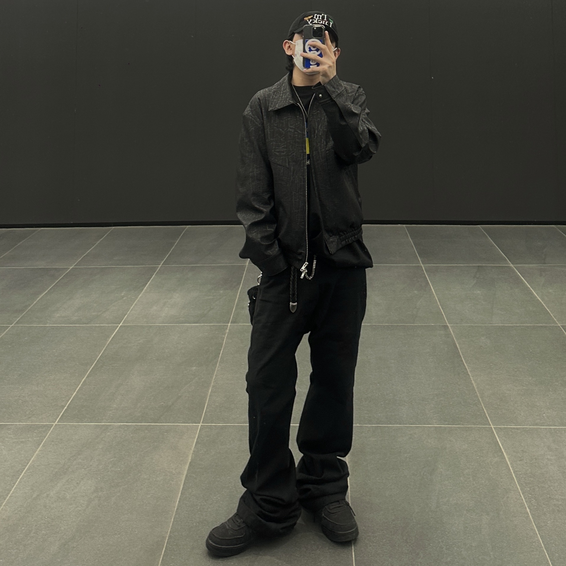 Nike x Stussy Air Force 1 Low Triple Black, Human Made Military Card Case Black 착용 스타일 - 2