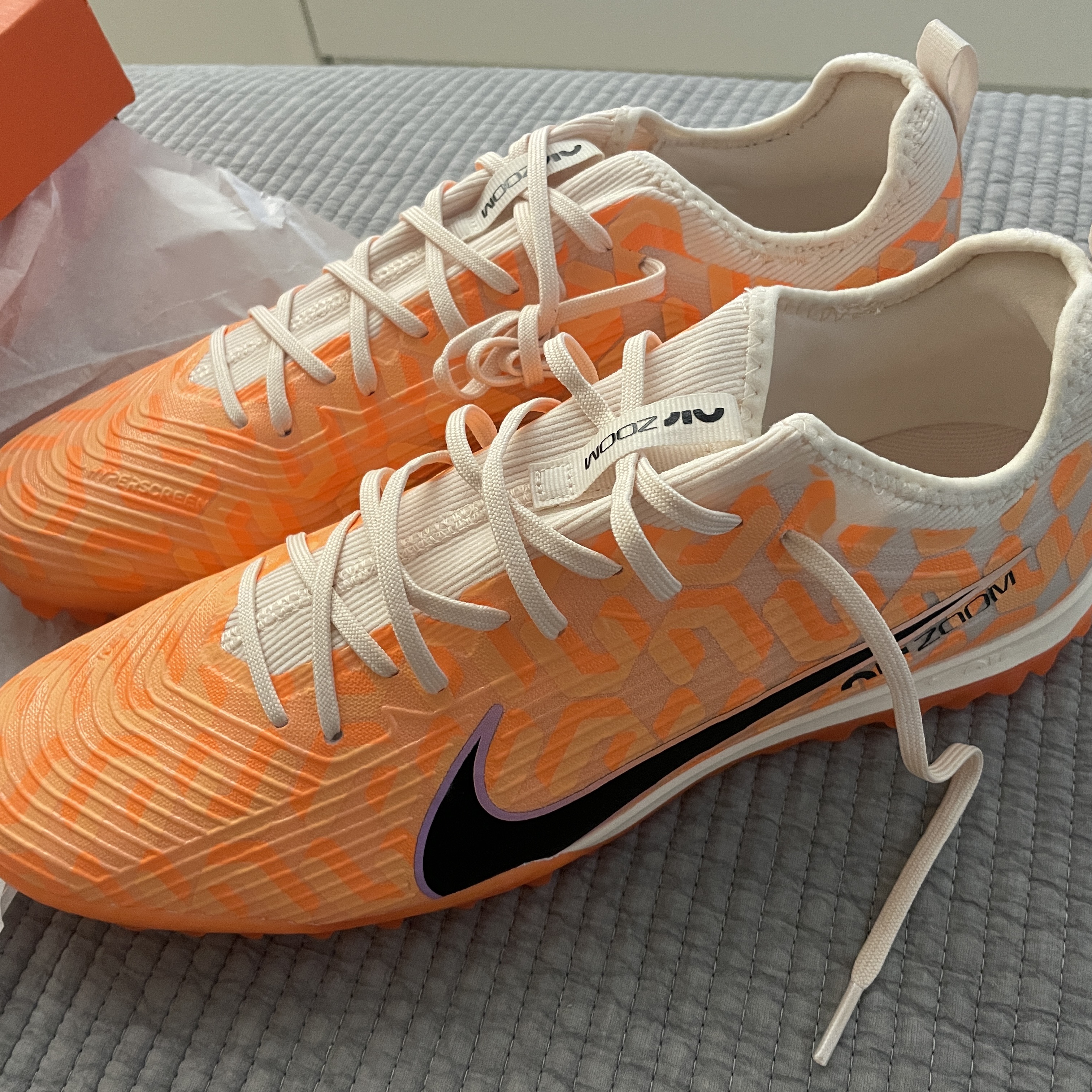 Nike Zoom Vapor 15 Pro NU TF Guava Ice Black 착용 스타일 - 1