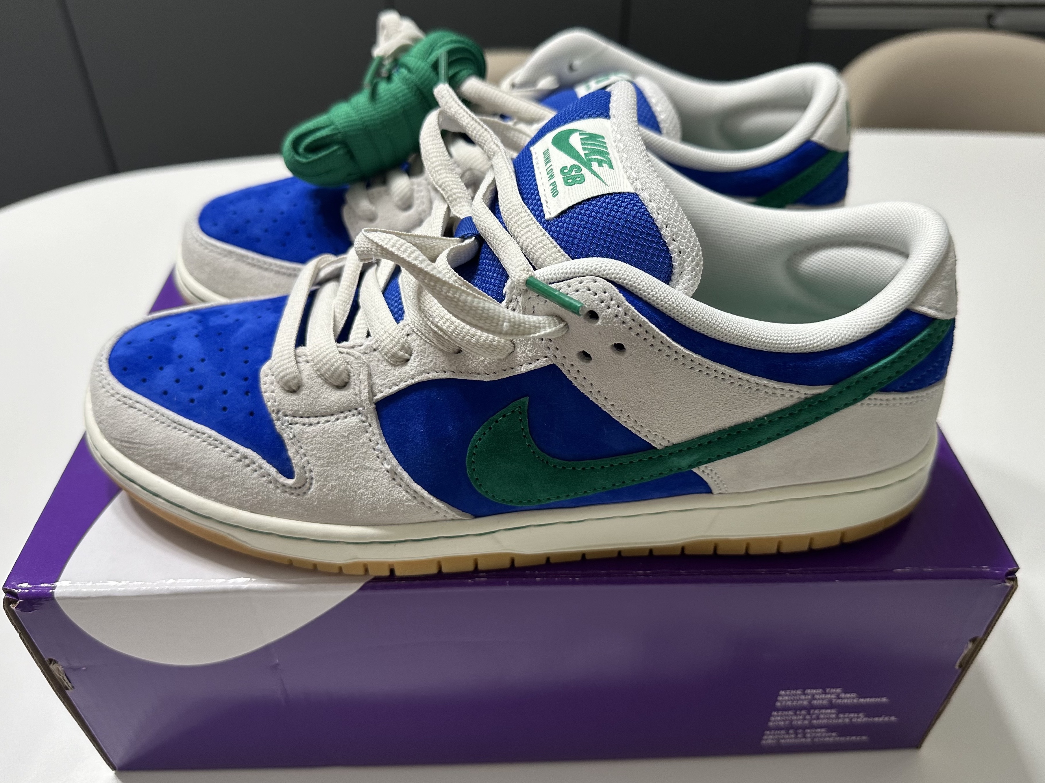 Nike SB Dunk Low Pro Phantom and Hyper Royal 착용 스타일