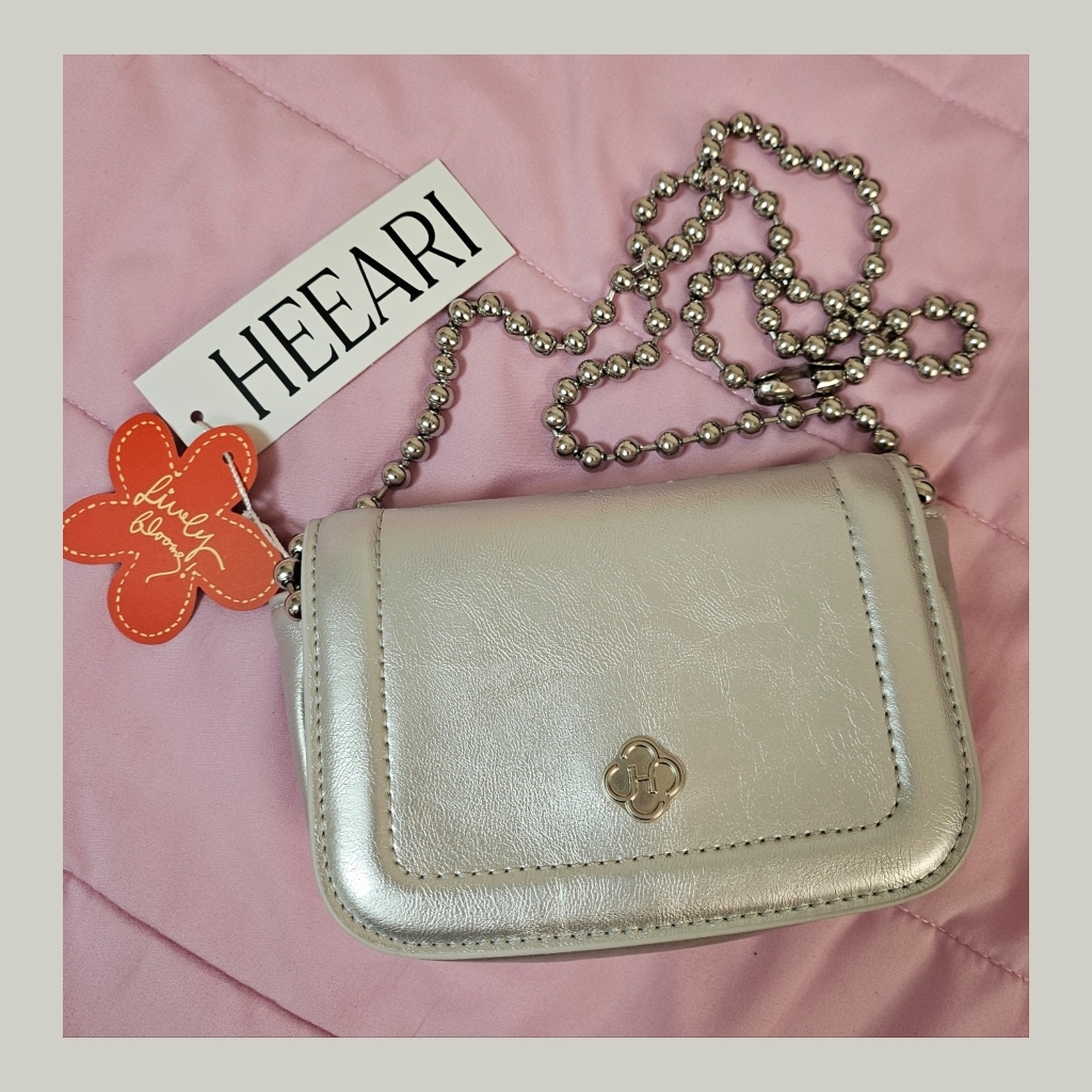 Heeari Women Poppy Chain Mini Bag Silver 착용 스타일 - 1