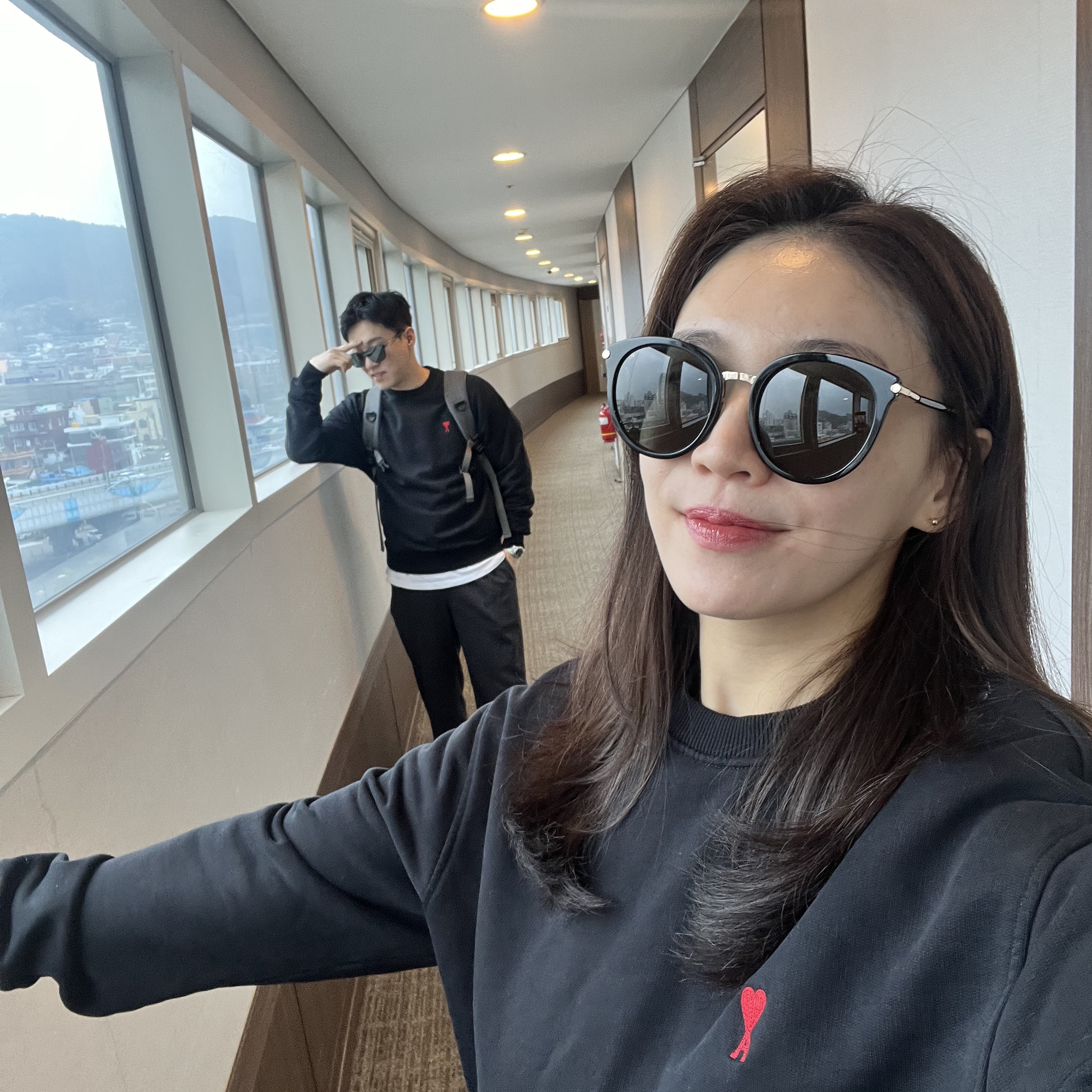 AMI de Coeur Sweatshirt Black 착용 스타일