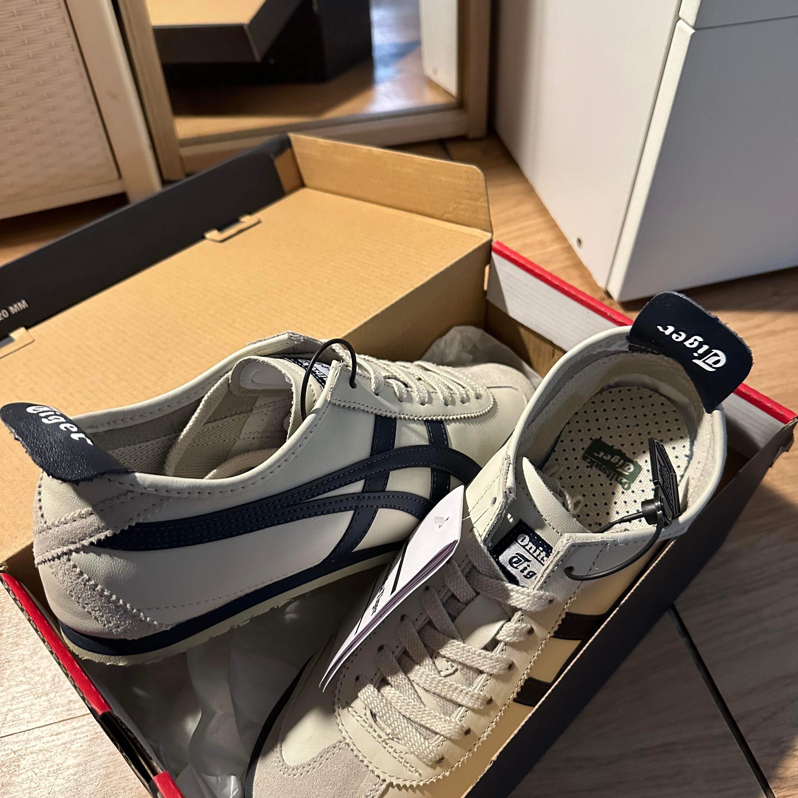 Onitsuka Tiger Mexico 66 Birch India Ink 착용 스타일