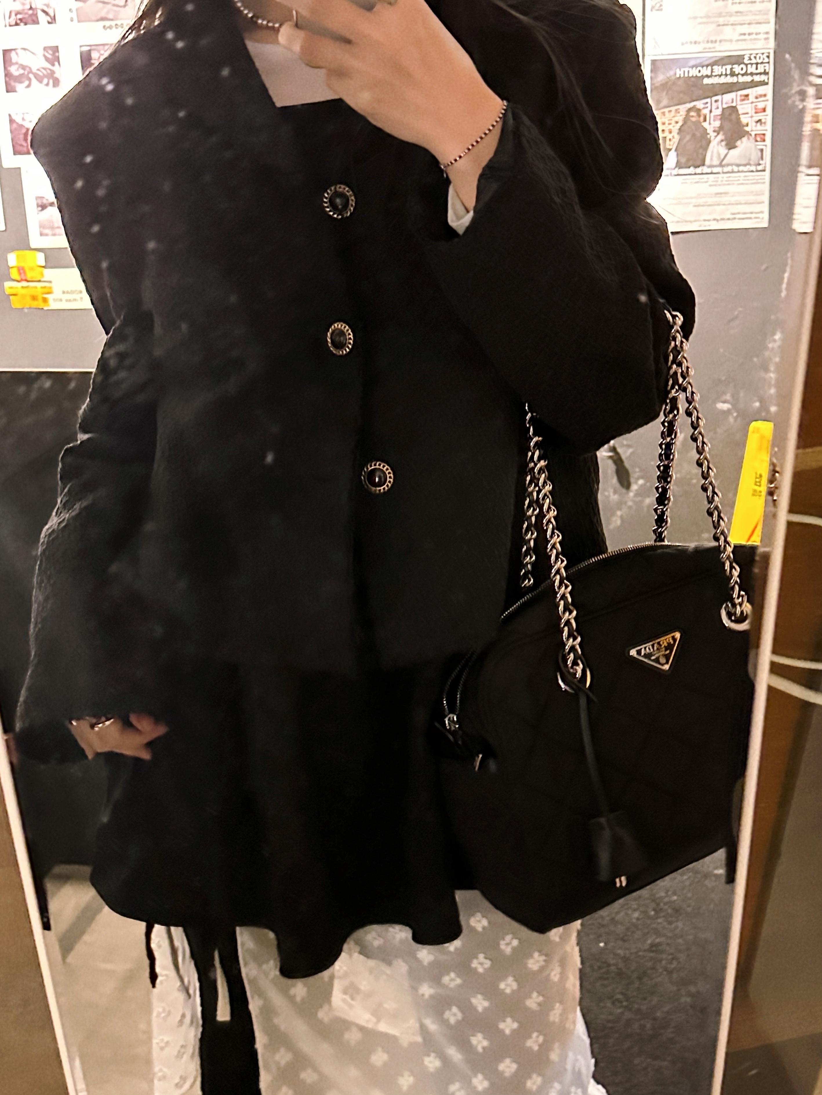Prada Nylon Quilted Chain Mini Shoulder Bag Black 착용 스타일 - 5