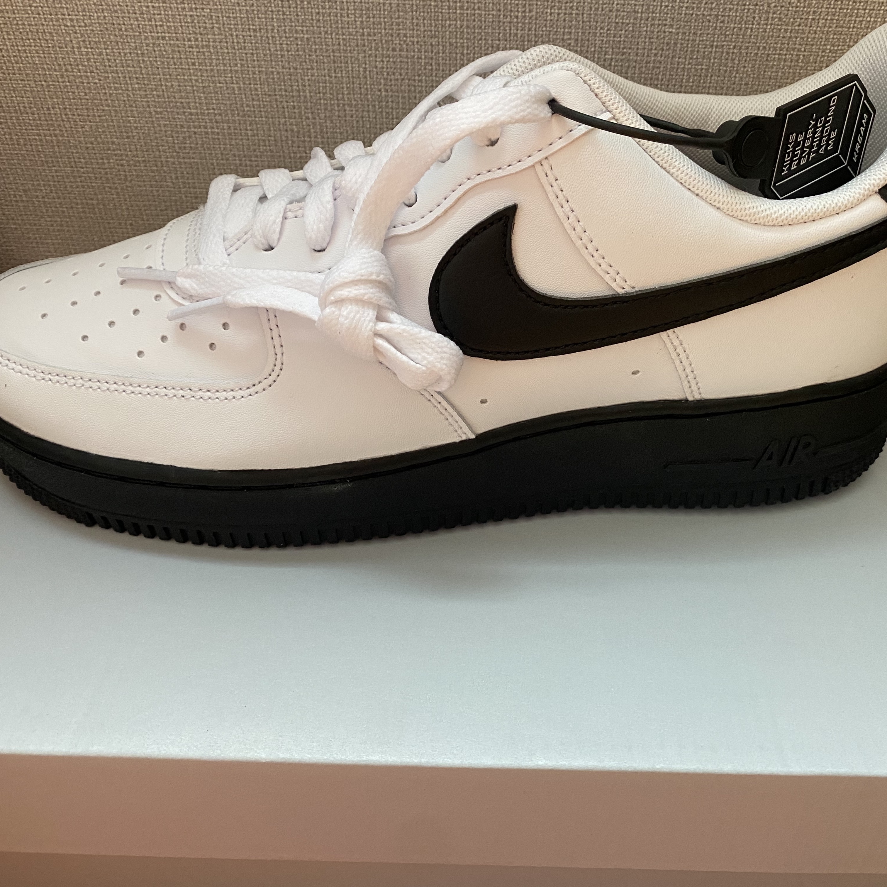 Nike Air Force 1 Low White Black Midsole 착용 스타일 - 1