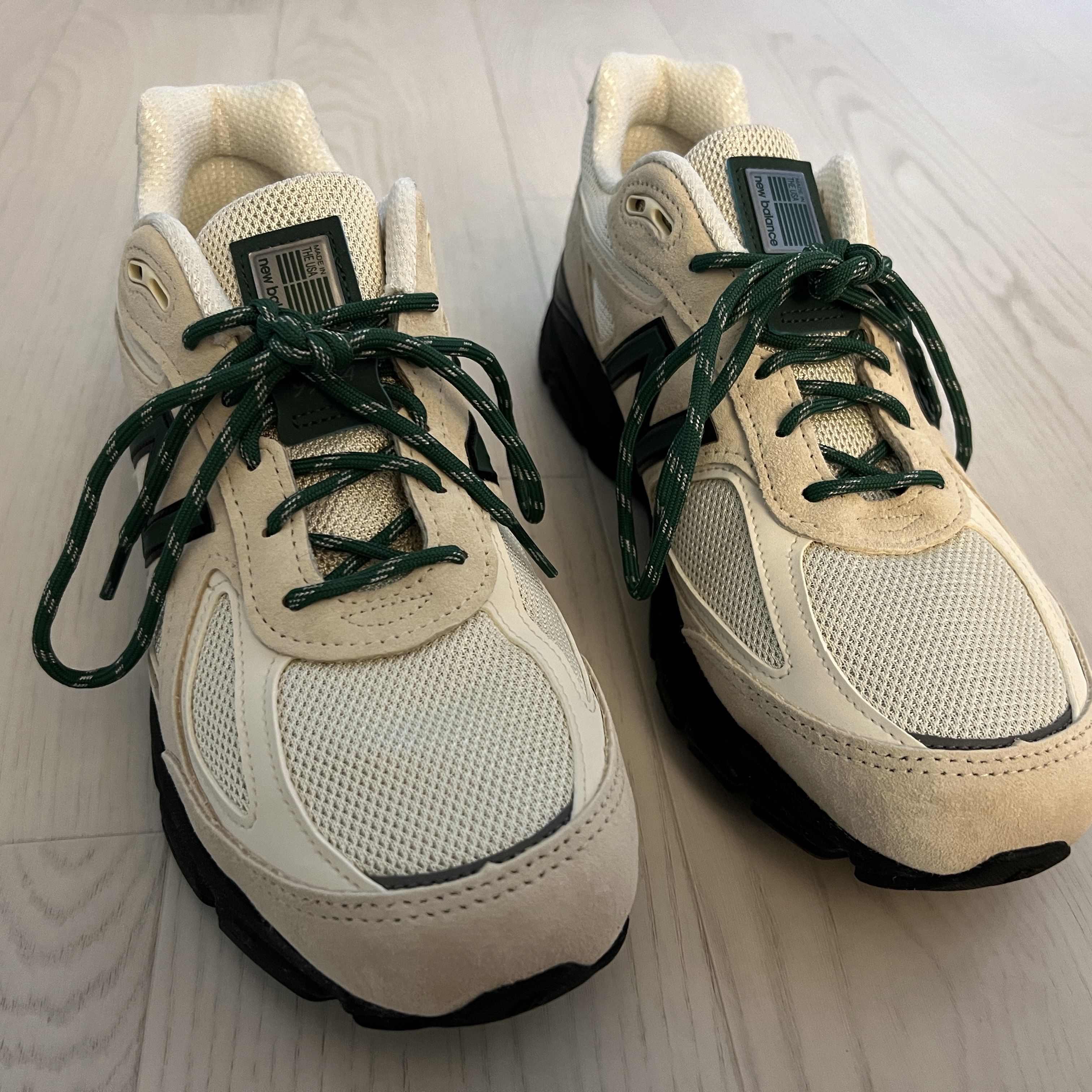 New Balance 990v4 Made in USA Macadamia Nut 착용 스타일 - 4