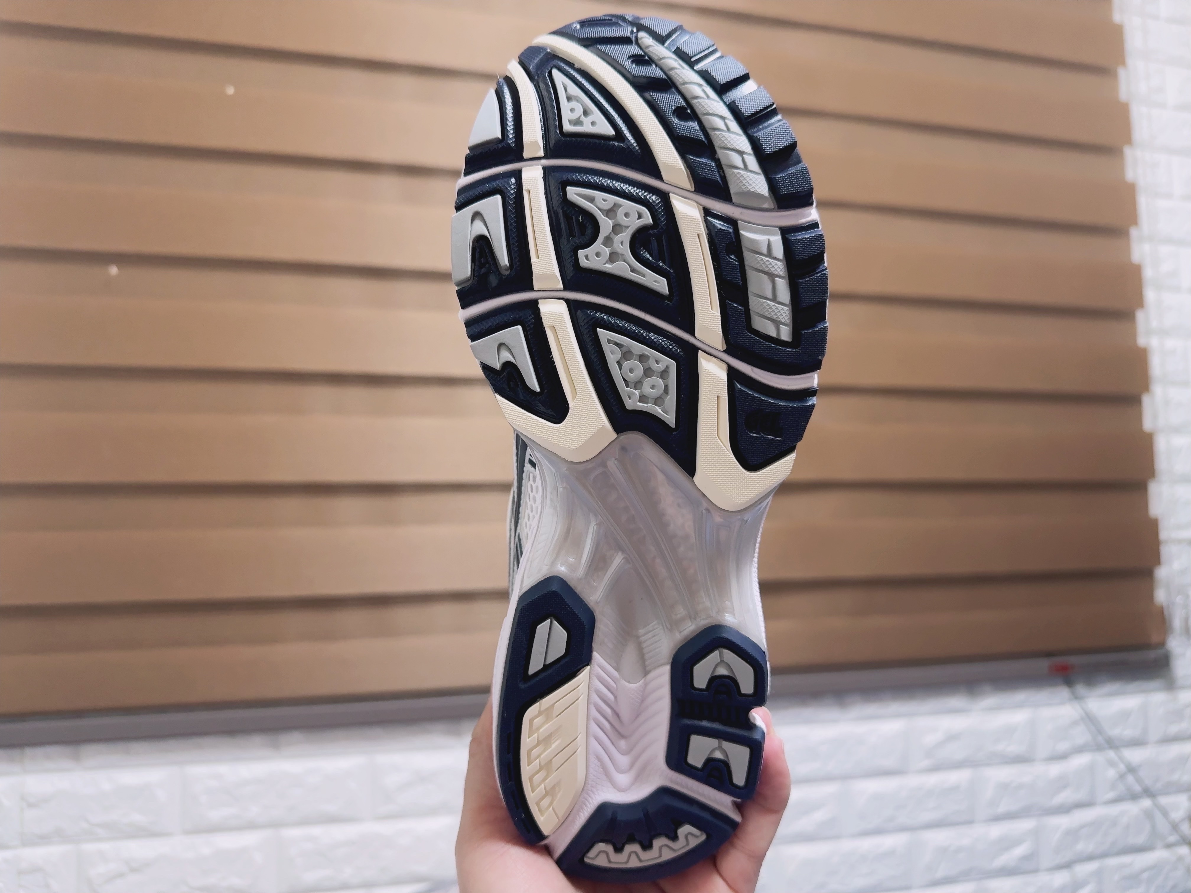 (W) Asics Gel-Kayano 14 White Midnight 착용 스타일 - 6