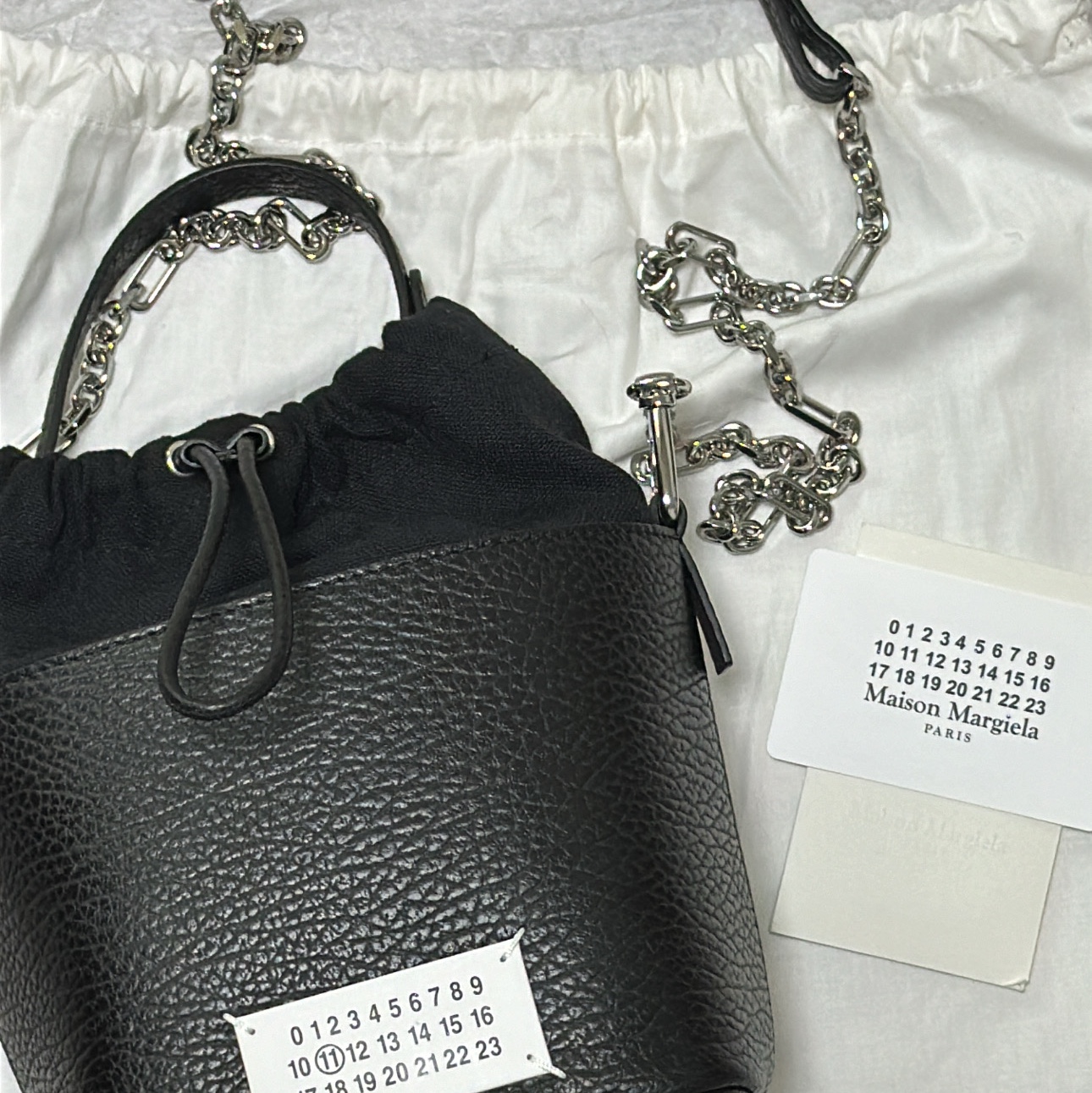 Maison Margiela 5AC Bucket Bag Black 착용 스타일