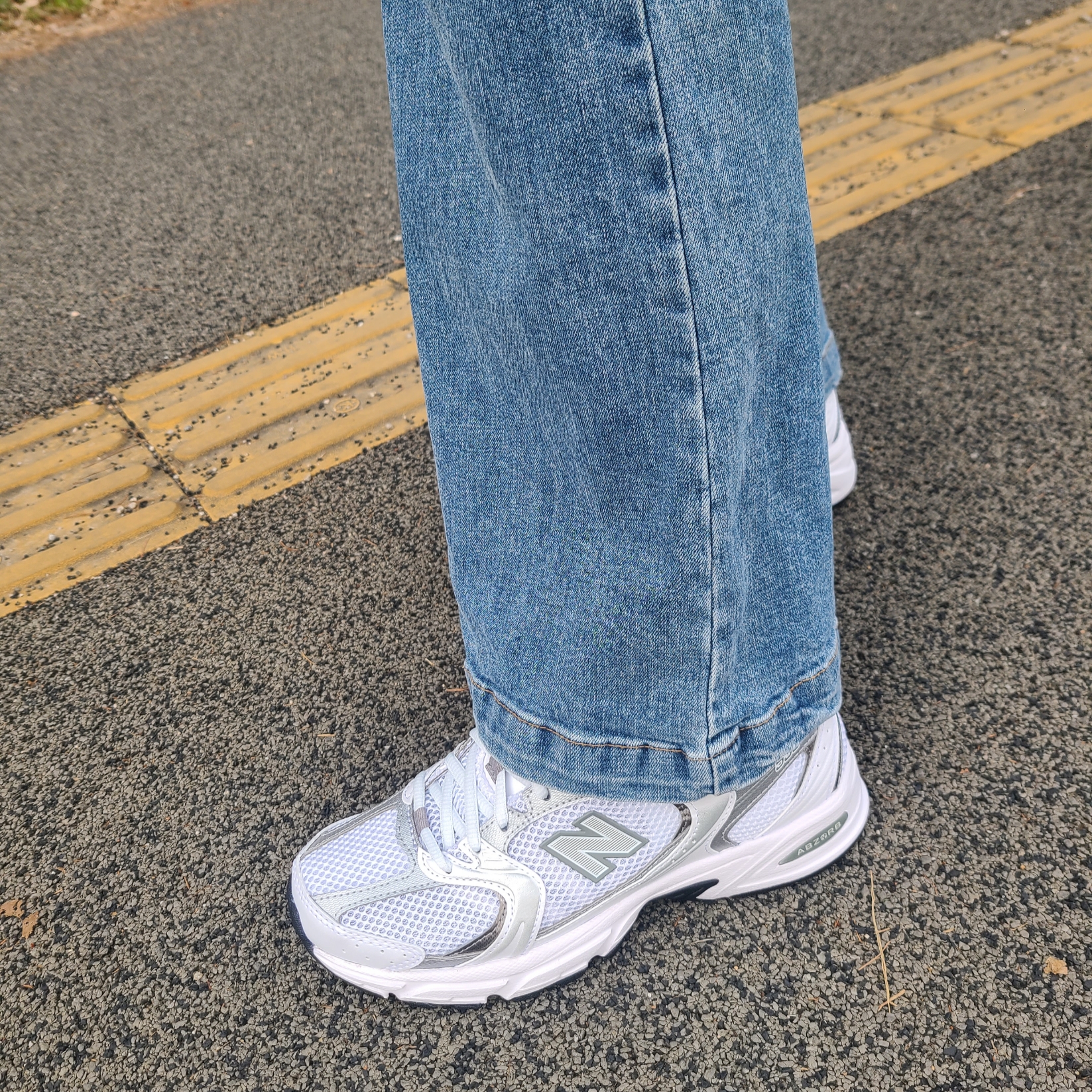 New Balance 530 White Silver 착용 스타일