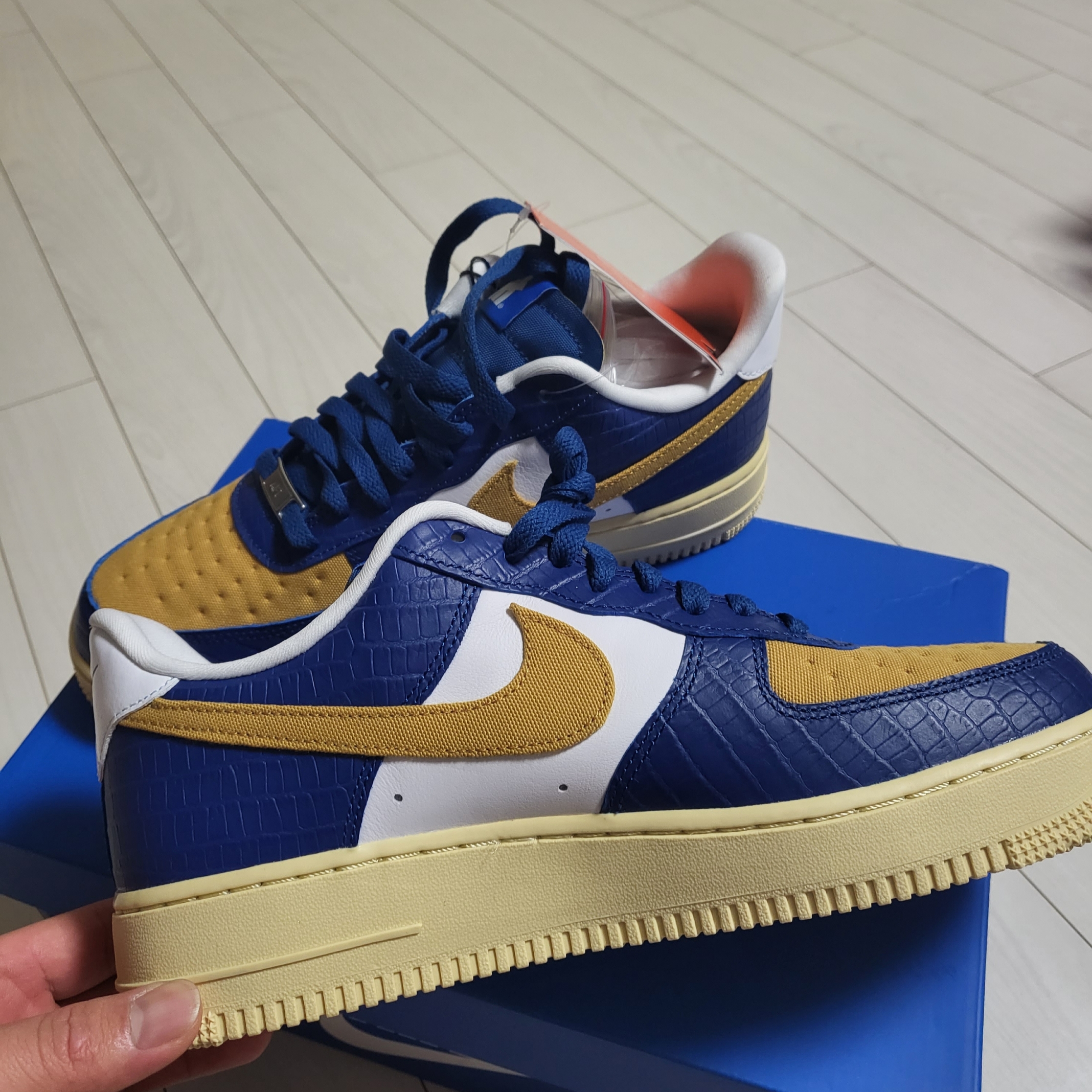 Nike x Undefeated Air Force 1 Low SP 5 On It Court Blue 착용 스타일 - 3