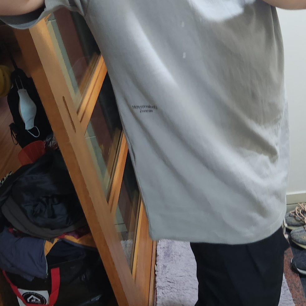 Undermycar Mu.13 Anti Fxxking Logo Play Regular Fit T-shirts Sand, Balenciaga Political Campaign Hoodie Large Fit Grey White 착용 스타일 - 2