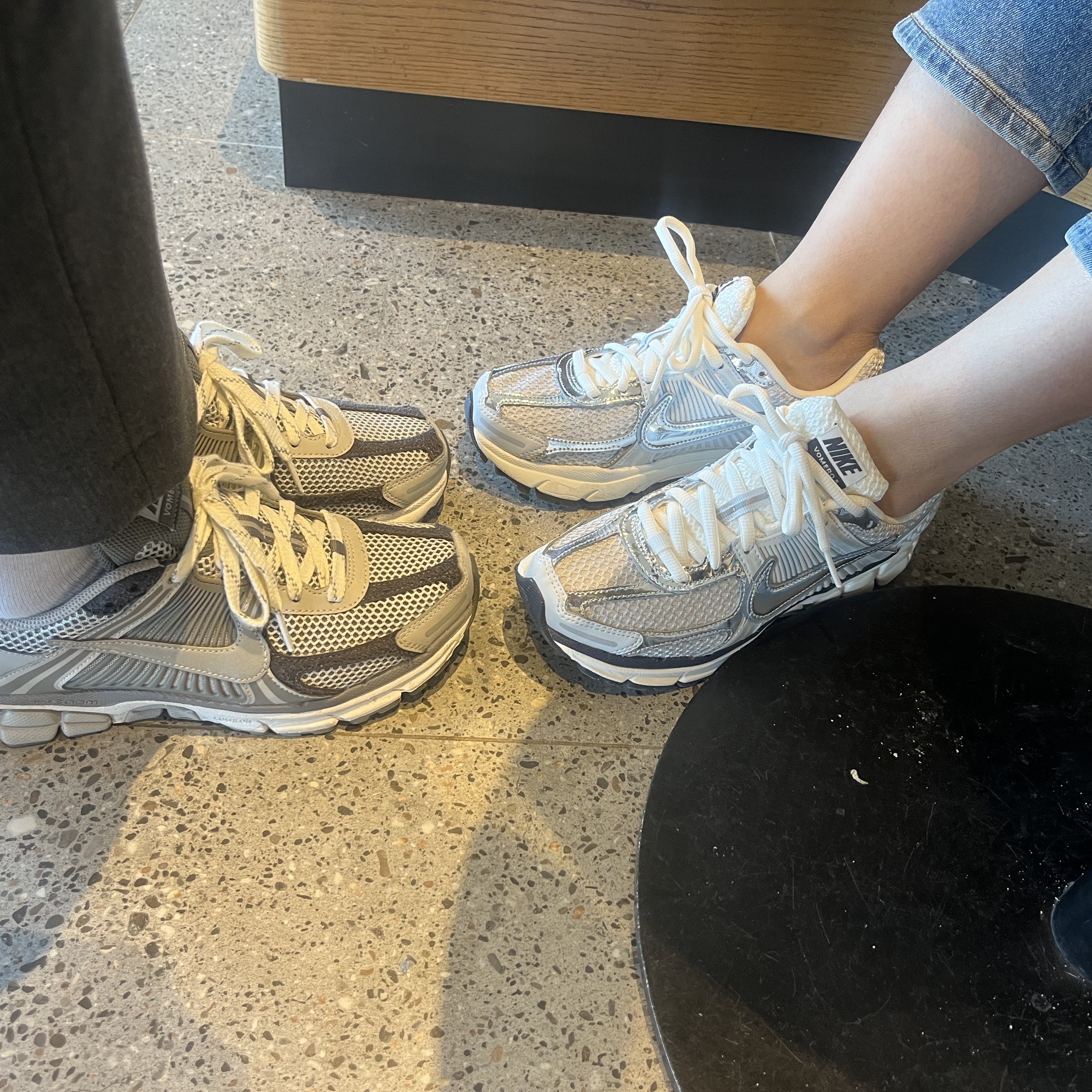 Nike Zoom Vomero 5 Photon Dust Gridiron, Nike Zoom Vomero 5 PRM Light Iron Ore and Flat Fewter 착용 스타일