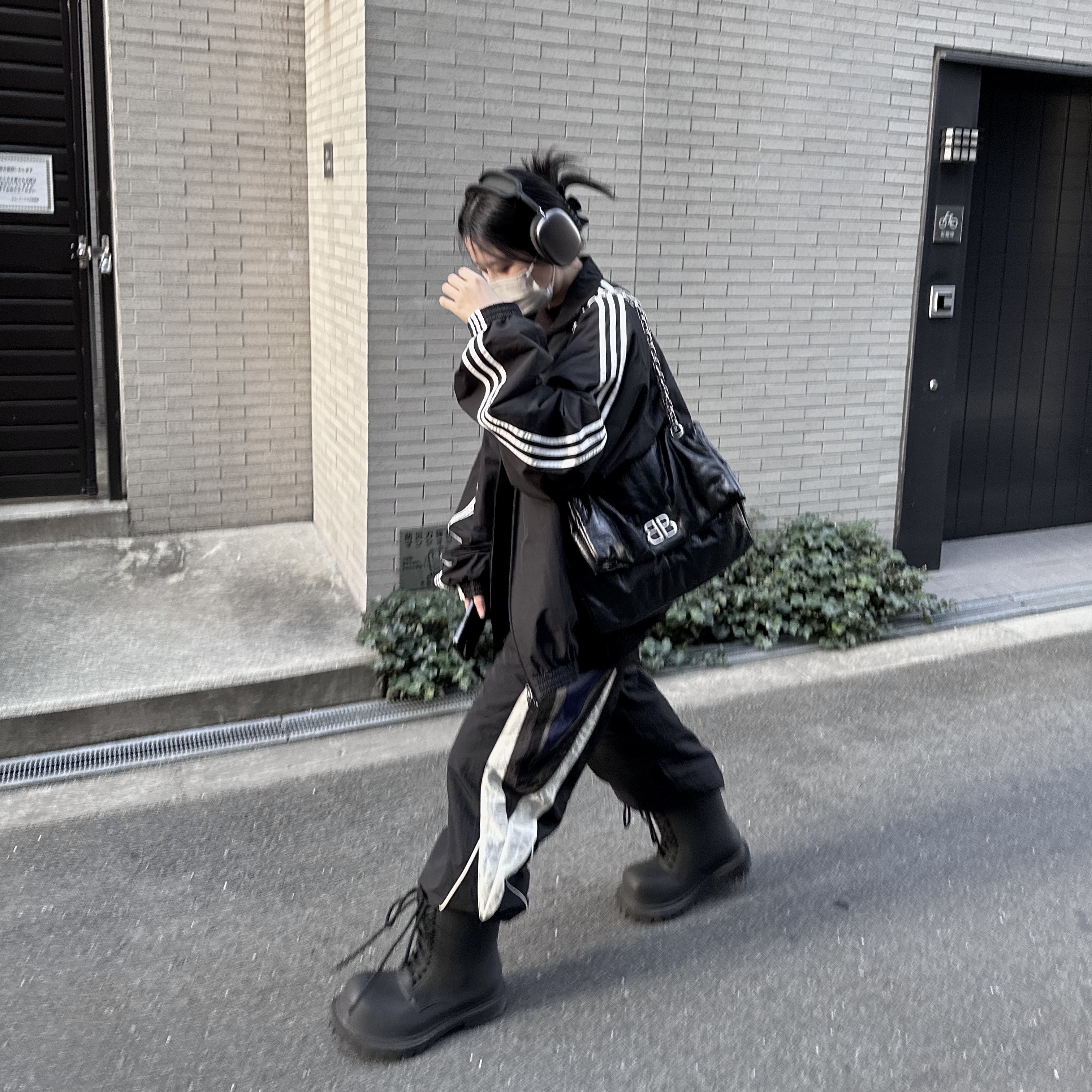 Balenciaga XL Army Boots Full Eva Black, Apple AirPods Max Lightning Space Gray (Korean Ver.) 착용 스타일 - 1
