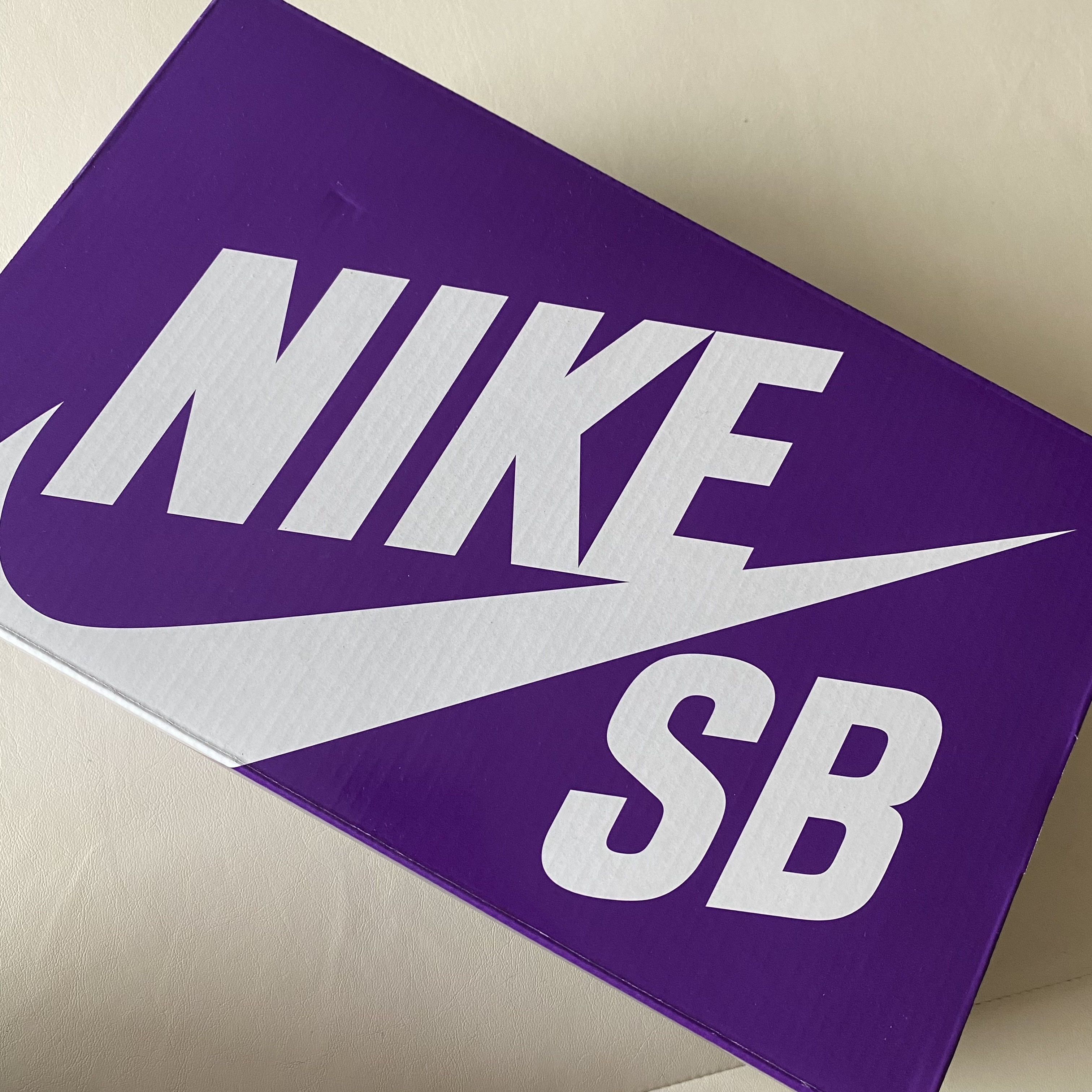 Nike SB Dunk Low Pro Phantom and Hyper Royal 착용 스타일 - 2