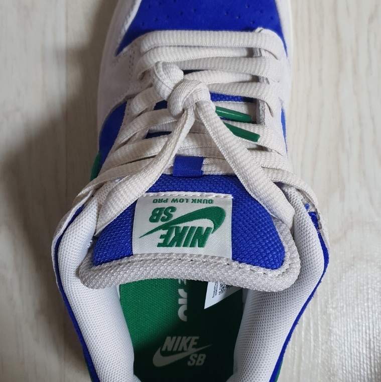 Nike SB Dunk Low Pro Phantom and Hyper Royal 착용 스타일 - 3