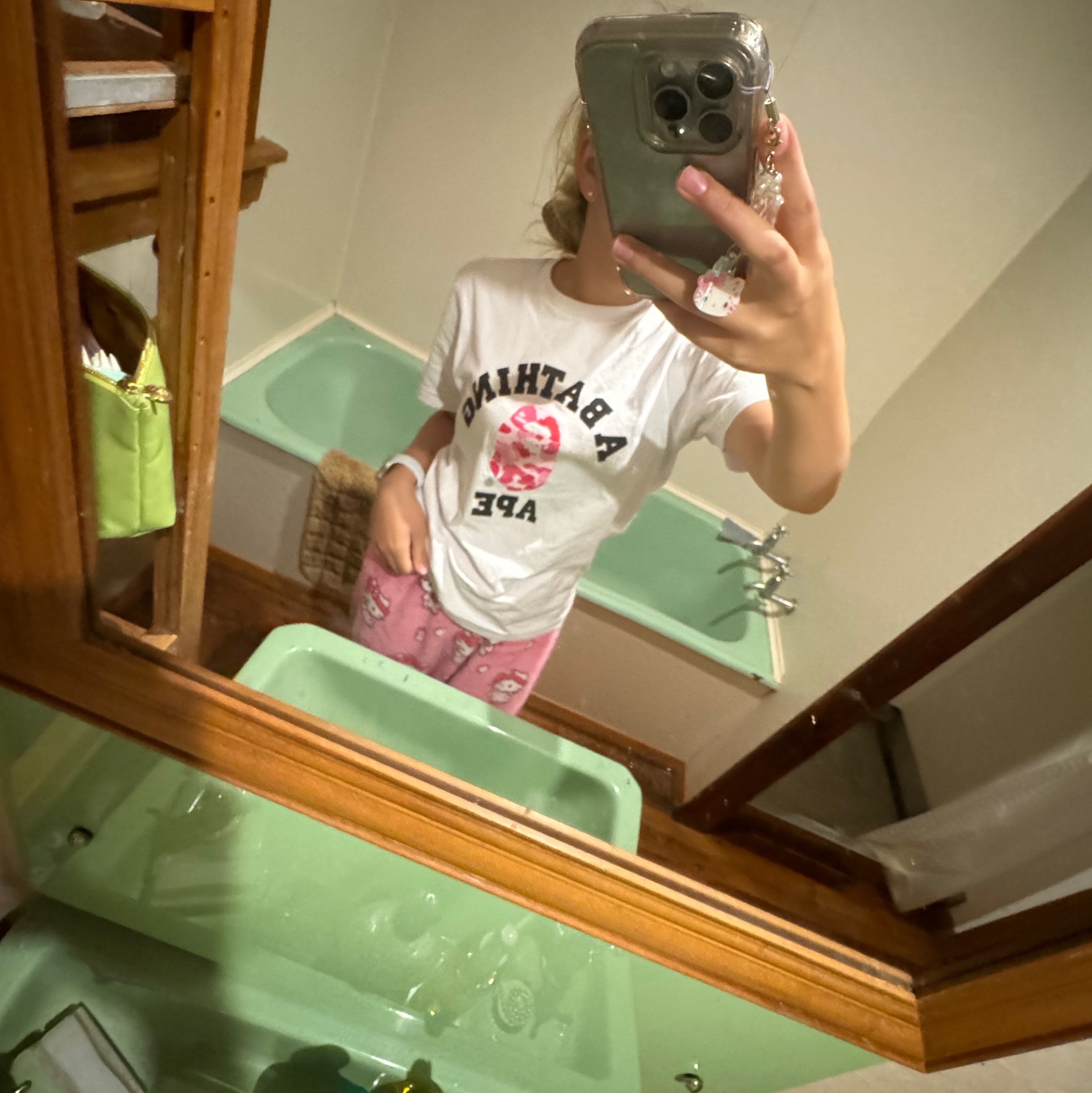 BAPE ABC Camo College T-Shirt White Pink 착용 스타일