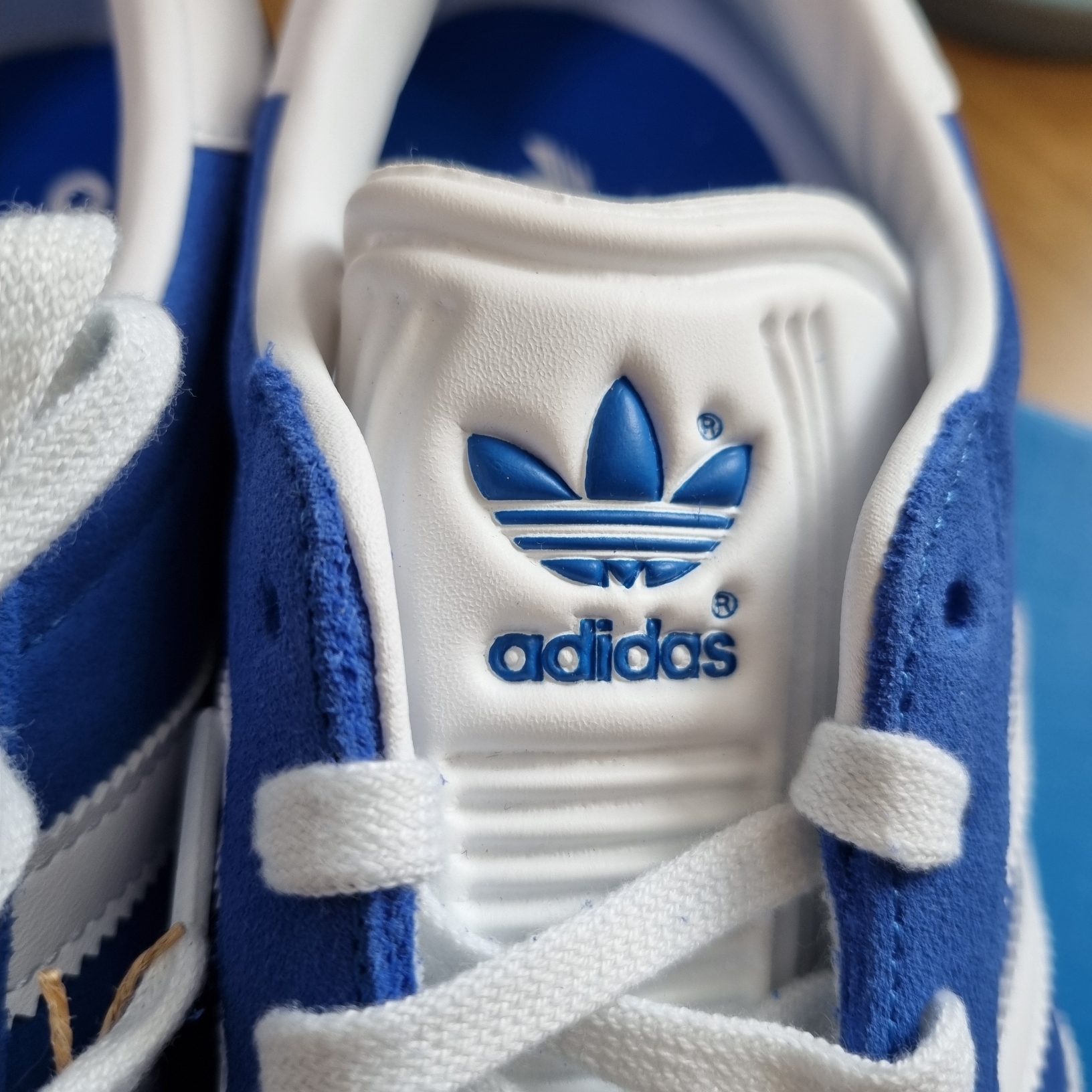 Adidas Gazelle Blue 착용 스타일 - 1