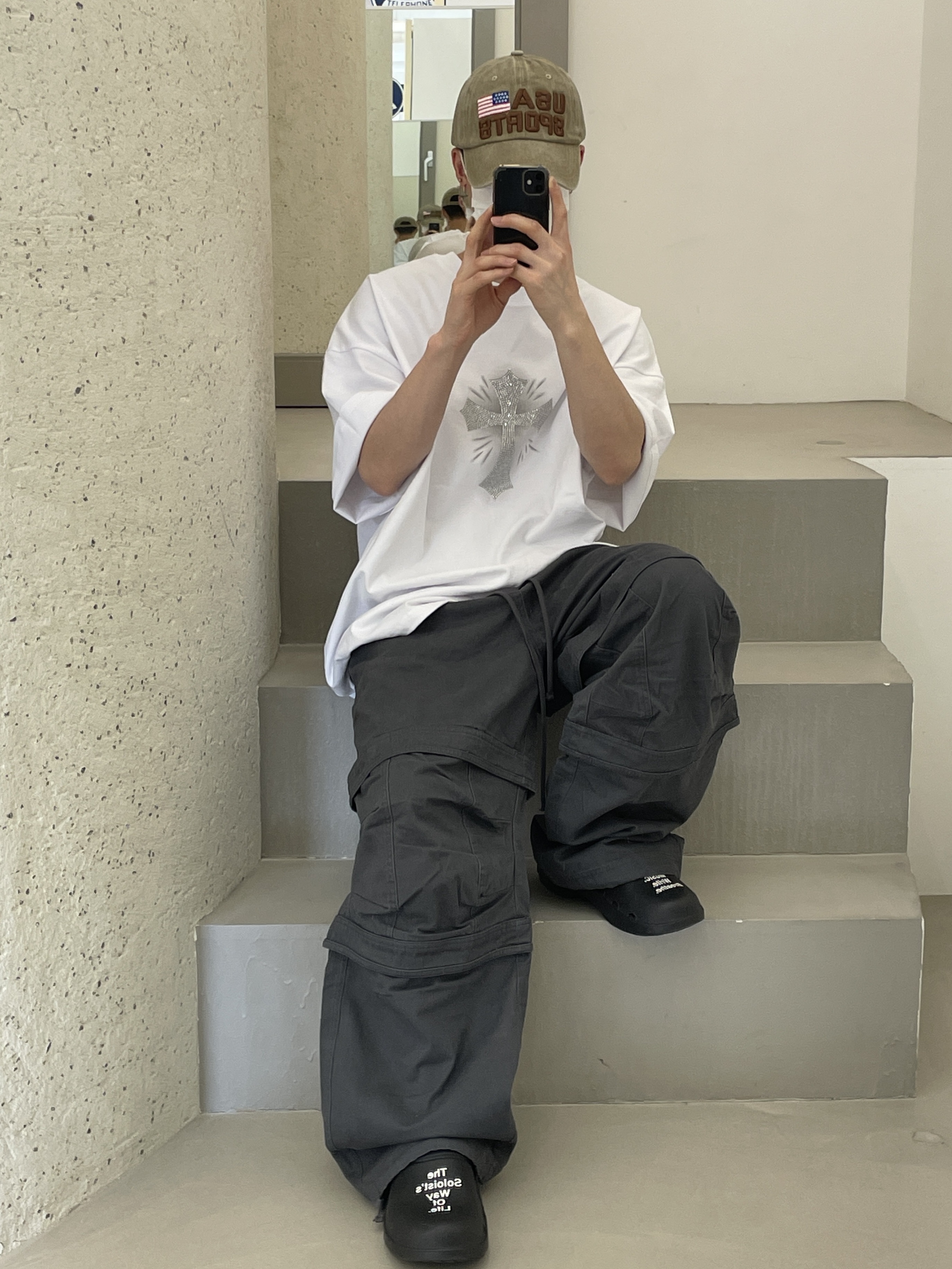 Oofos x Takahiromiyashita The Soloist The Day The Whole World Went Away Clog Black, Oofos x Takahiromiyashita The Soloist The Soloist's Way Of Life Clog Black White 착용 스타일