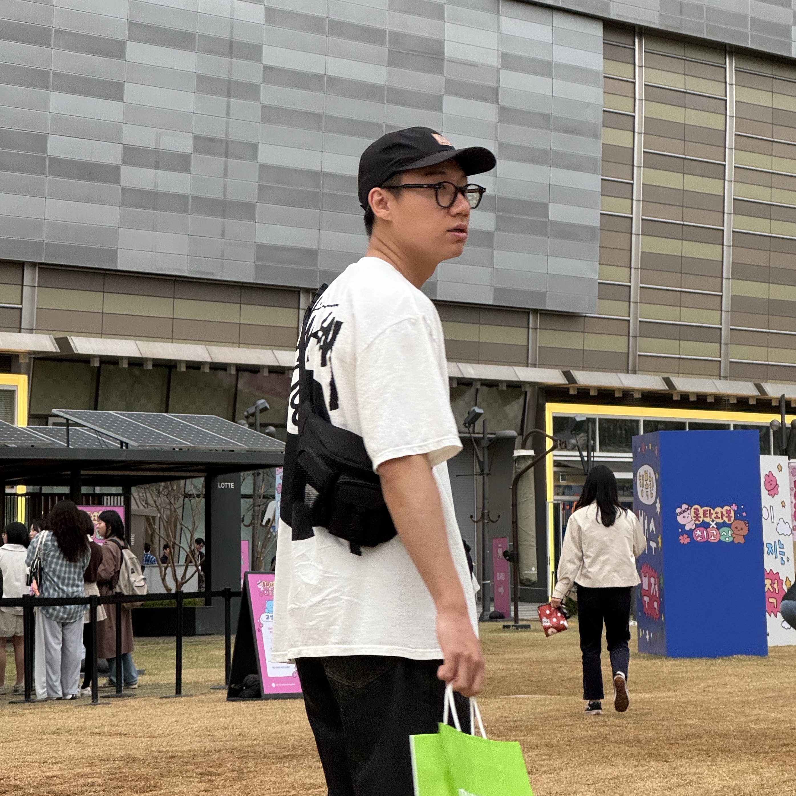 Stussy 8 Ball Pigment Dyed T-Shirt Natural, Jordan 1 Retro Low OG Black Toe 착용 스타일 - 2