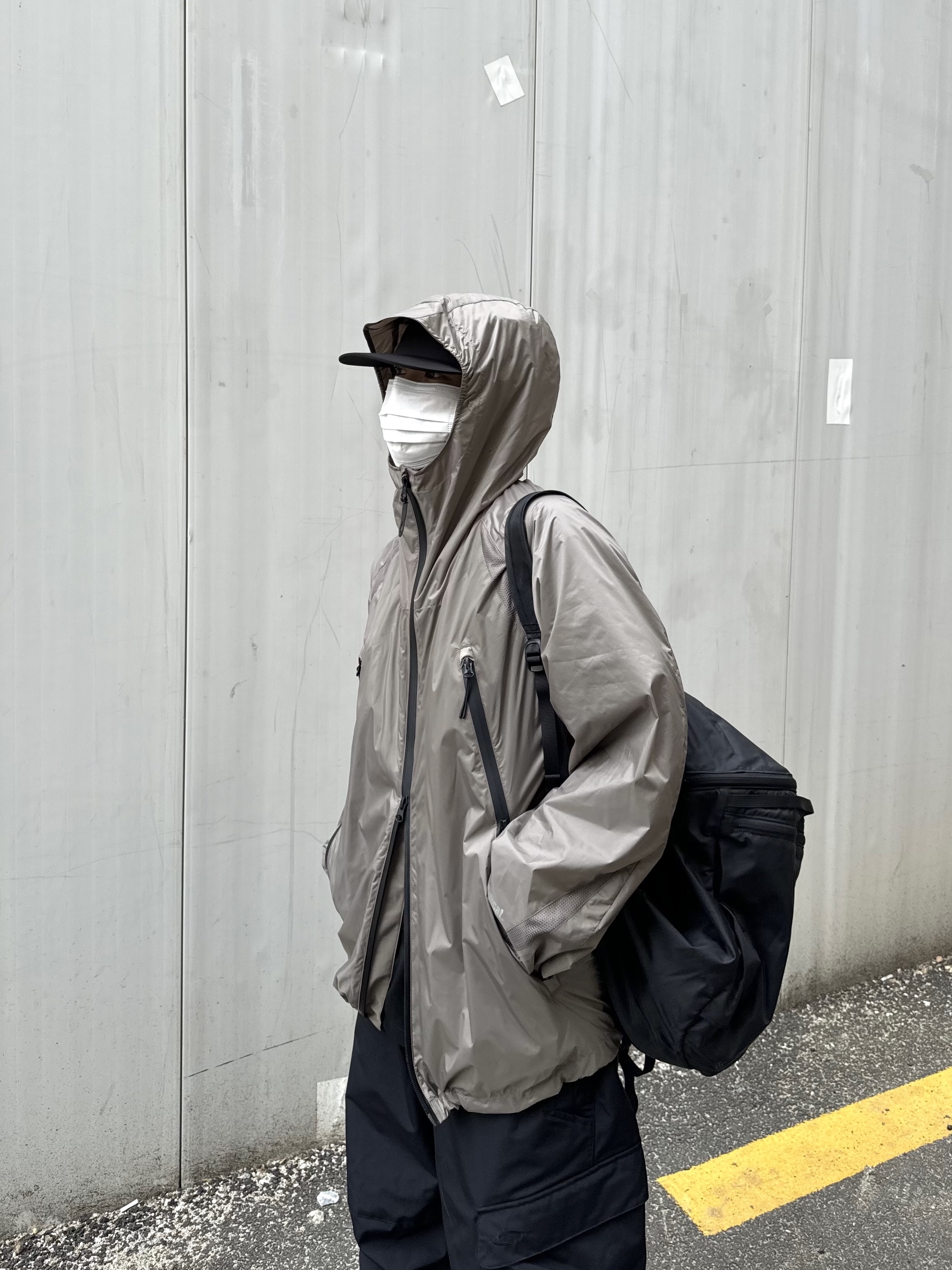 Arc'teryx Heliad 15 Backpack Black, Salomon ACS Pro ADV Triple Black 착용 스타일 - 1