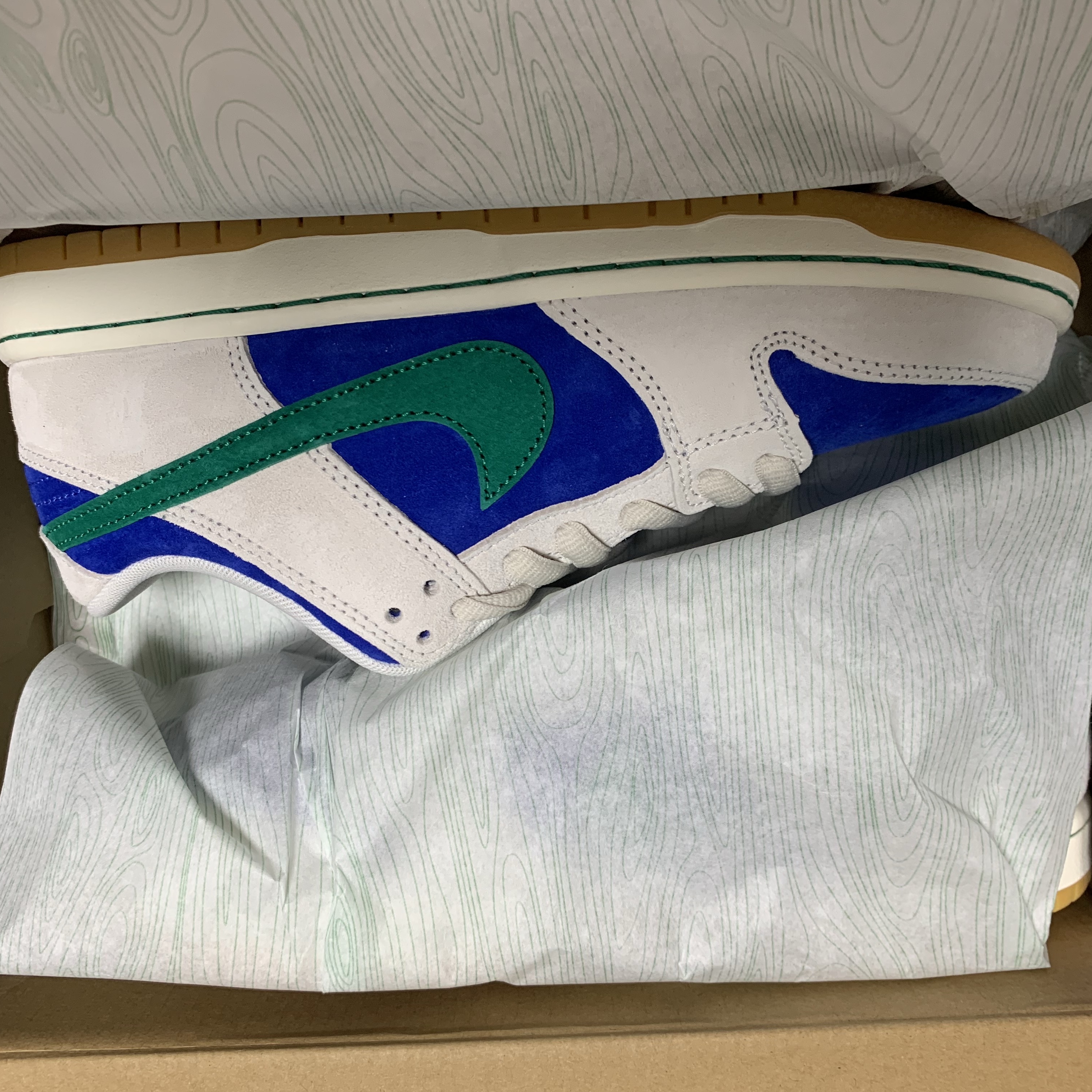 Nike SB Dunk Low Pro Phantom and Hyper Royal 착용 스타일 - 8
