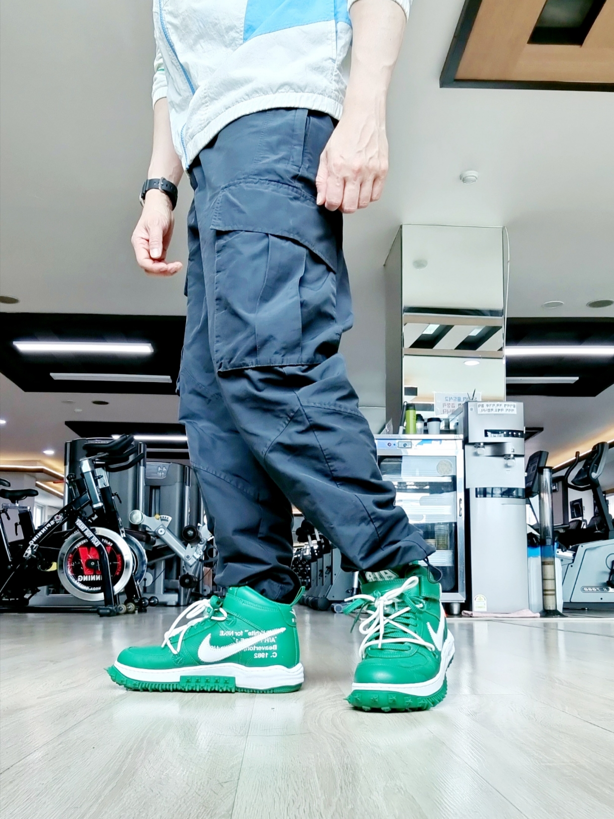Nike x Off-White Air Force 1 Mid SP Leather Pine Green 착용 스타일 - 2