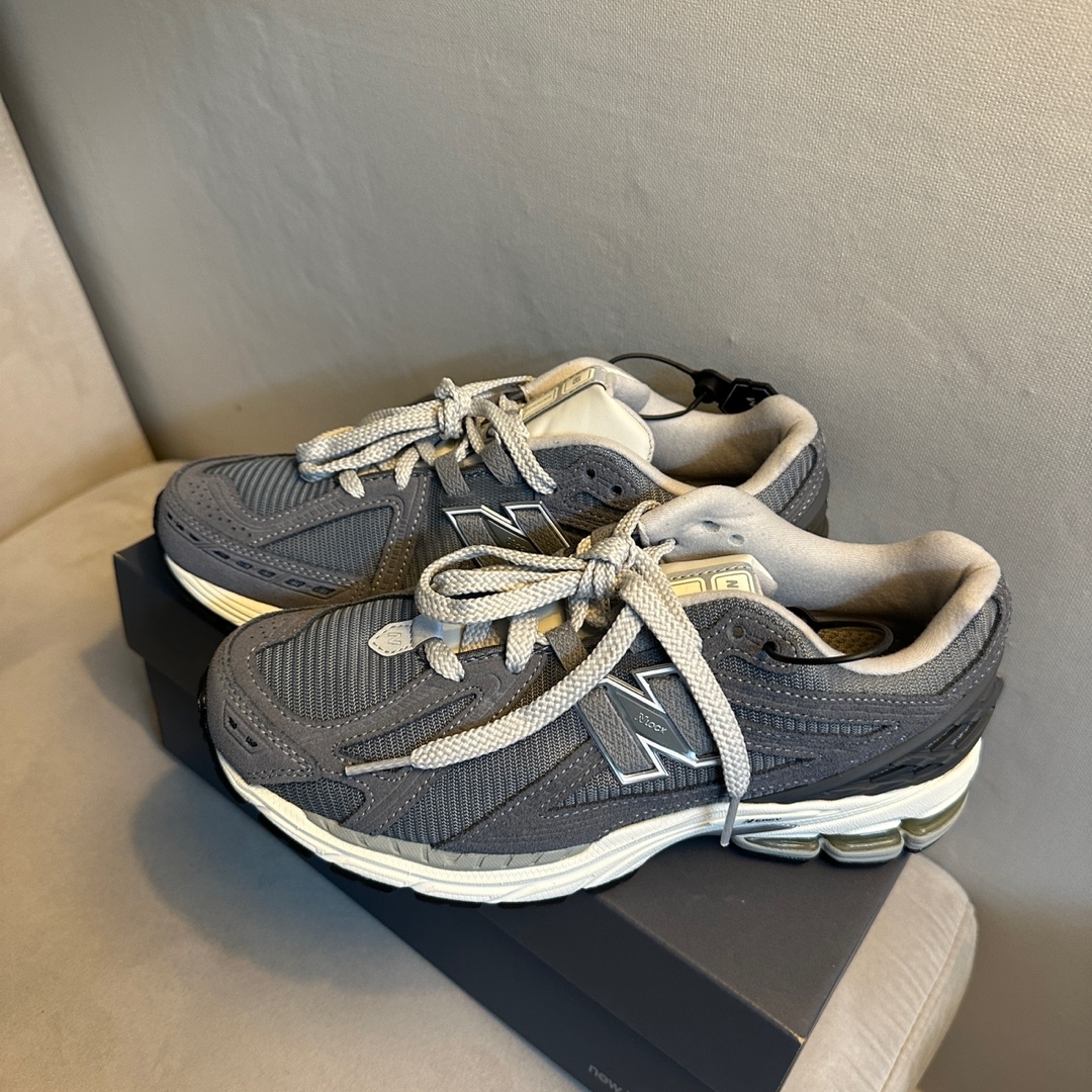 New Balance 1906R Titanium Grey Matter 착용 스타일